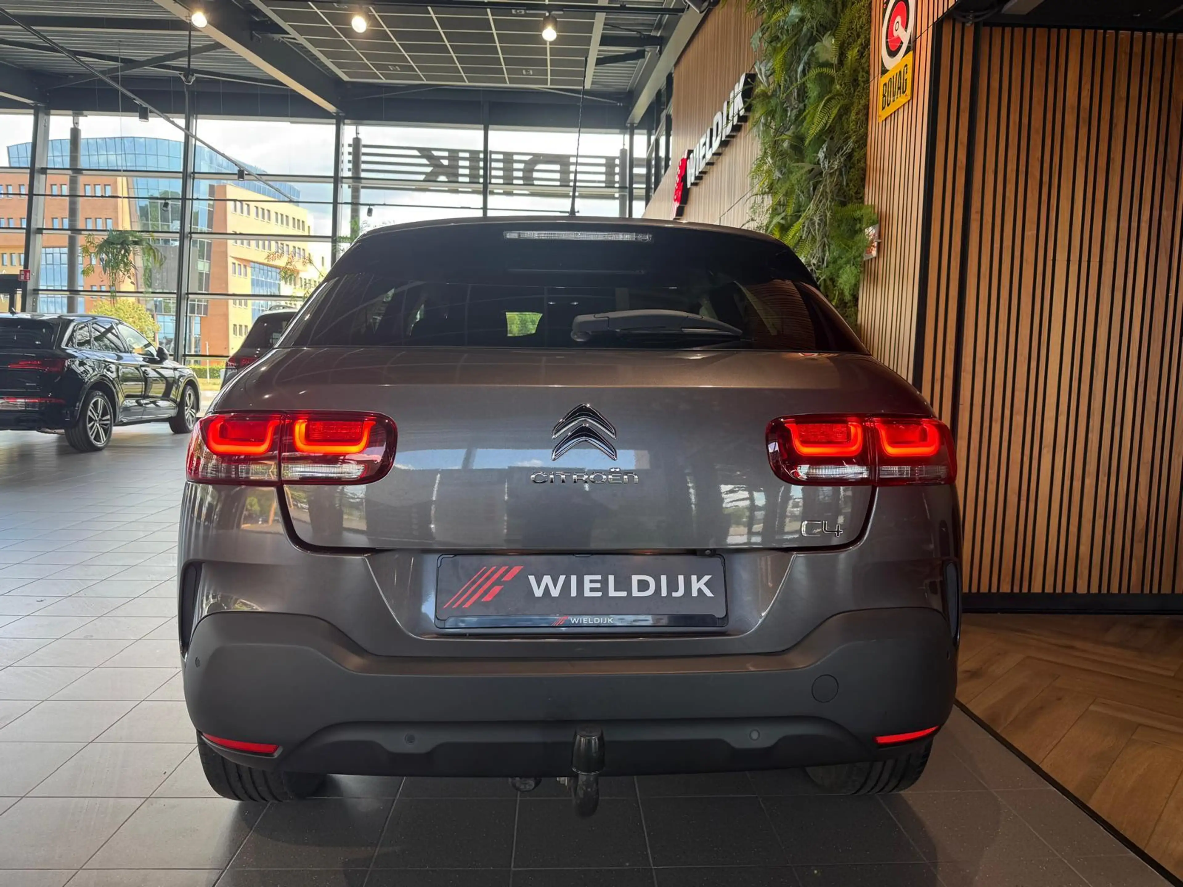 Citroen C4 Cactus 1.2 PureTech Shine Keyless camera trekhaak — photo 8