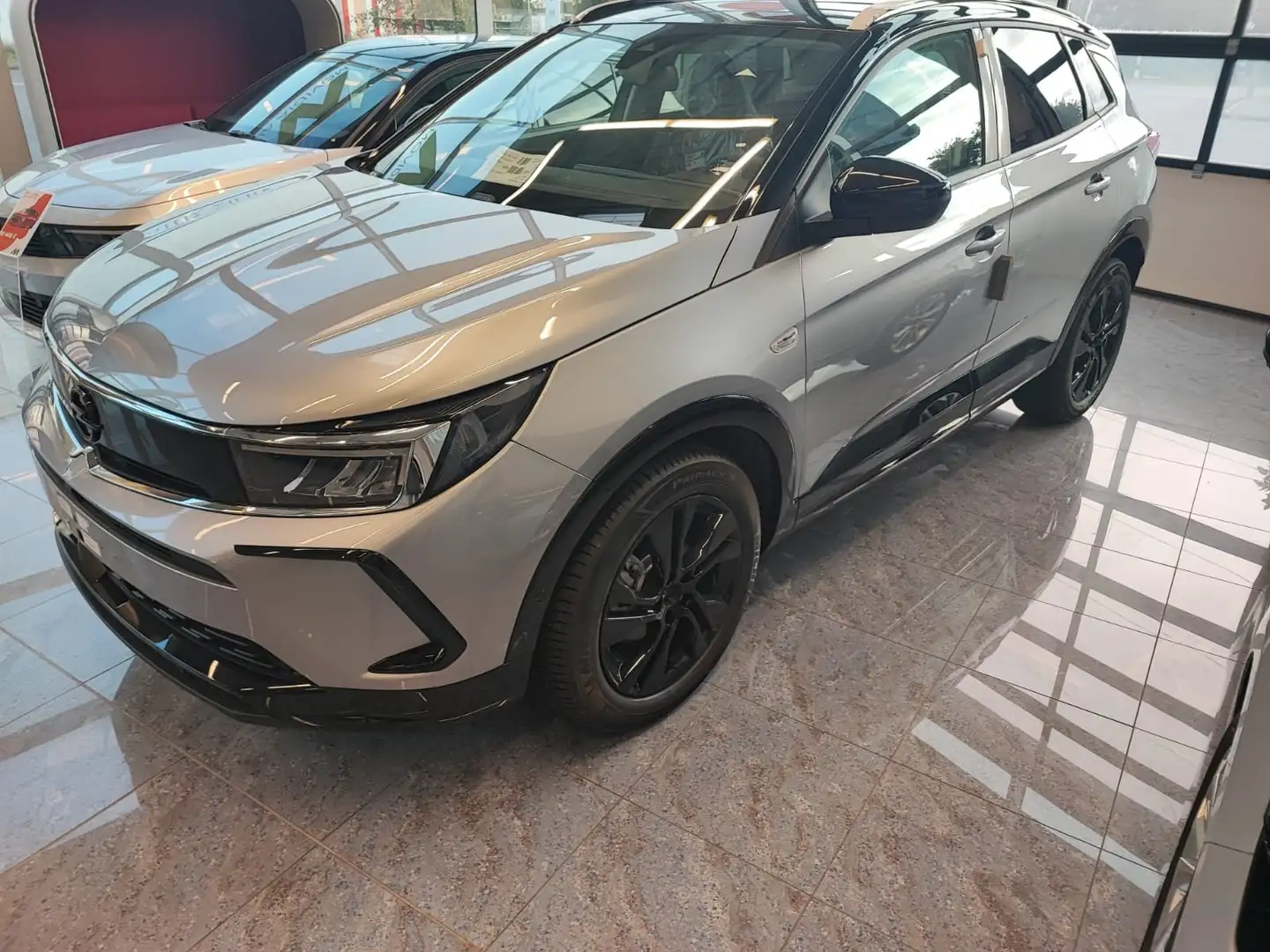 Opel Grandland GS.LINE 1.6 THP 165CH BVA Stříbrná - 1