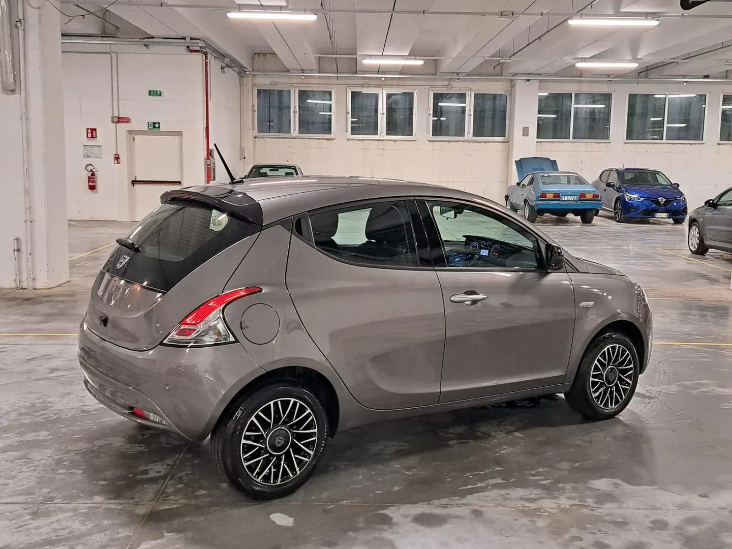 Lancia Ypsilon 1200 69CV Ecochic 5 Porte GPL MY'24 ***Km. Zero*** Grijs - 2