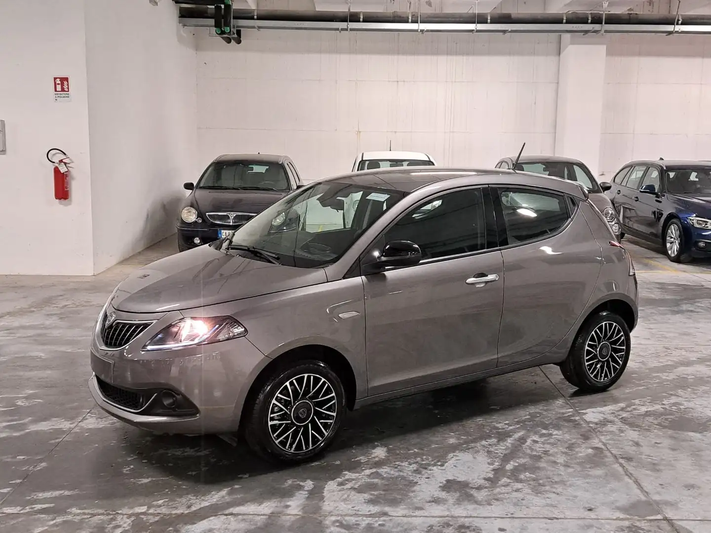 Lancia Ypsilon 1200 69CV Ecochic 5 Porte GPL MY'24 ***Km. Zero*** Grijs - 1