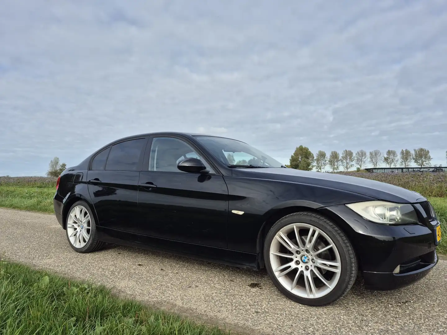 BMW 330 318i Чёрный - 1