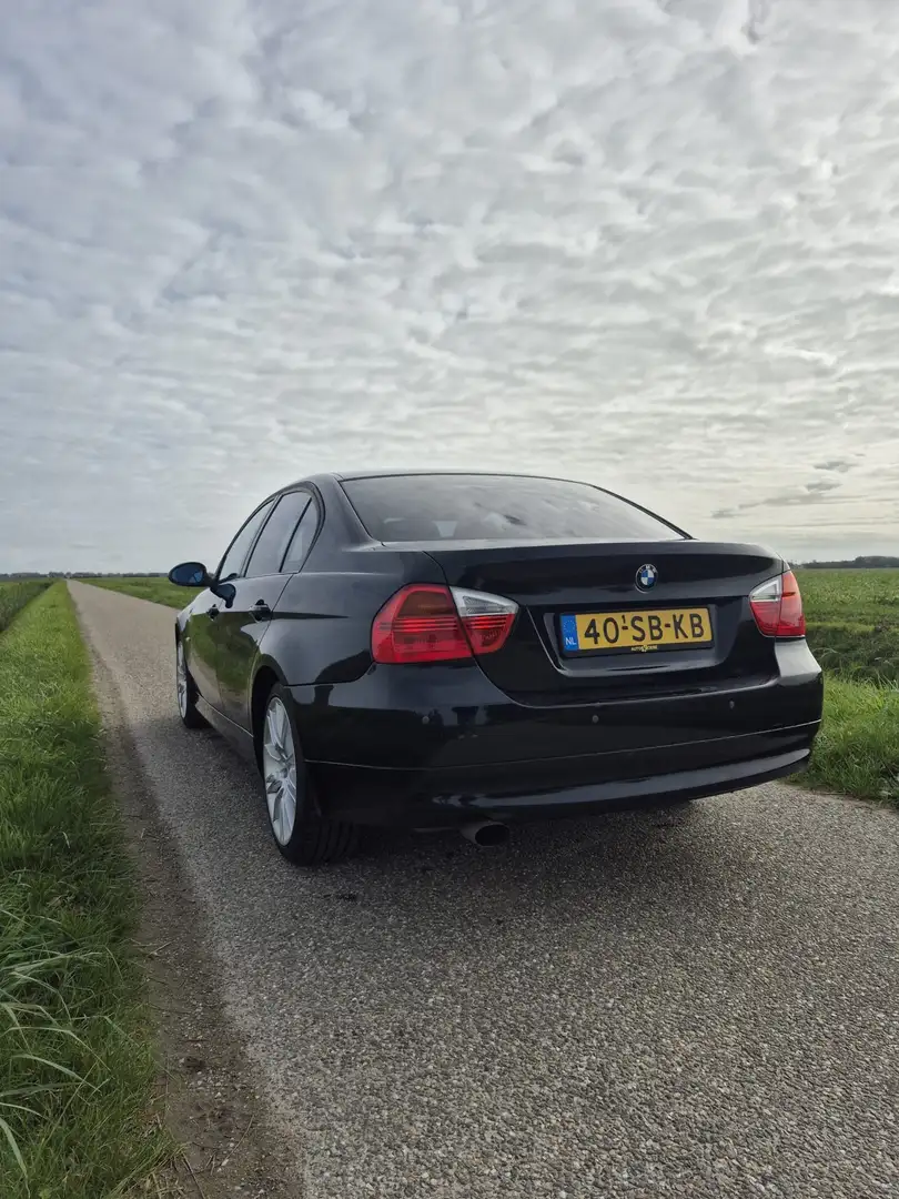 BMW 330 318i Чёрный - 2