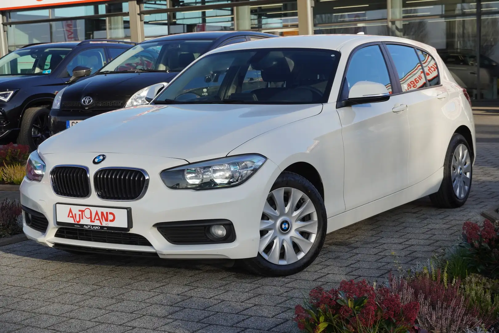 BMW 116 116i Advantage Klimaaut. Navi Tempomat PDC USB Blanc - 2
