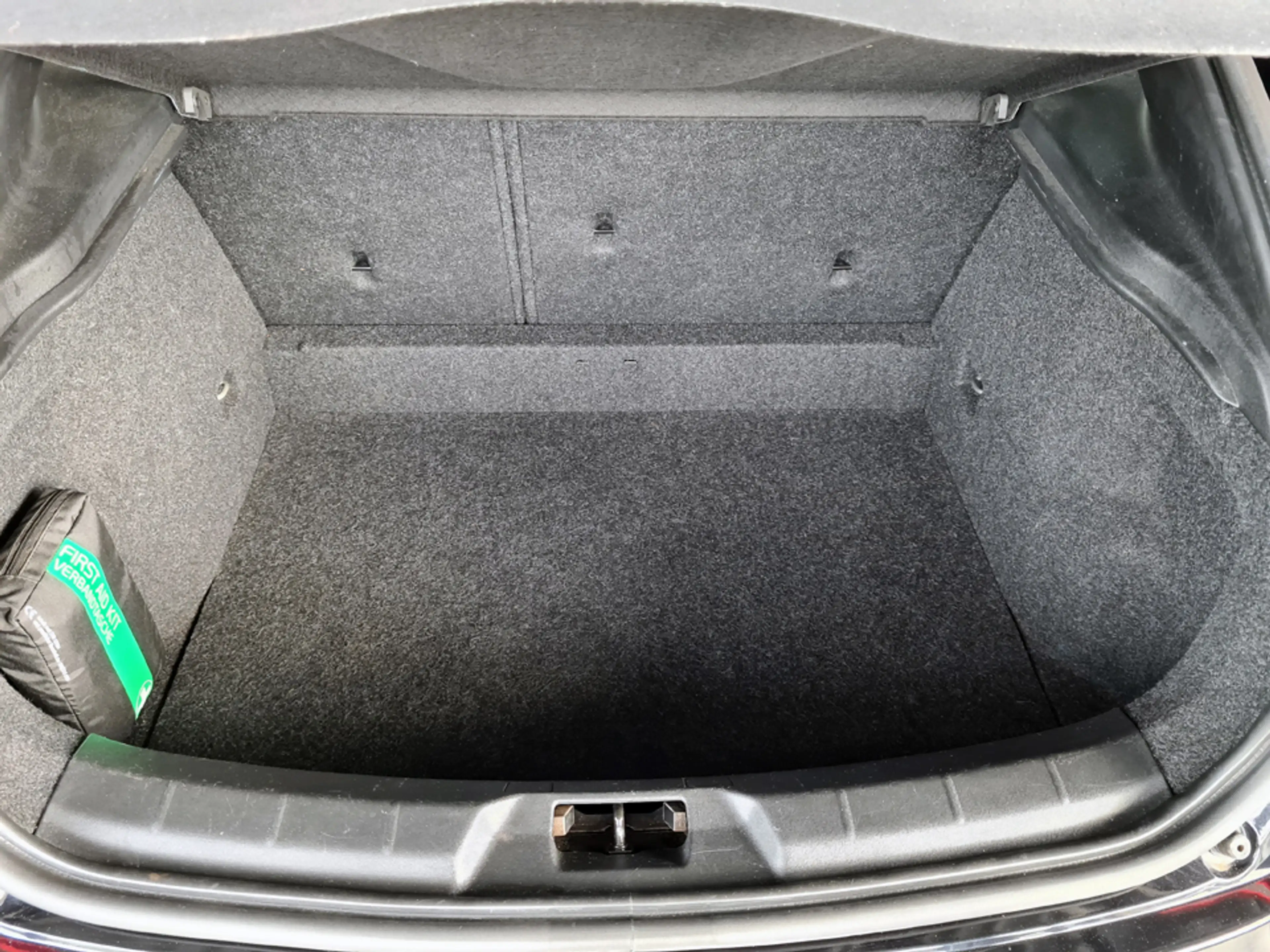 Volvo V40 1.6 T4 Momentum 180pk /Stoelverwarming/Bluetooth/p — photo 11