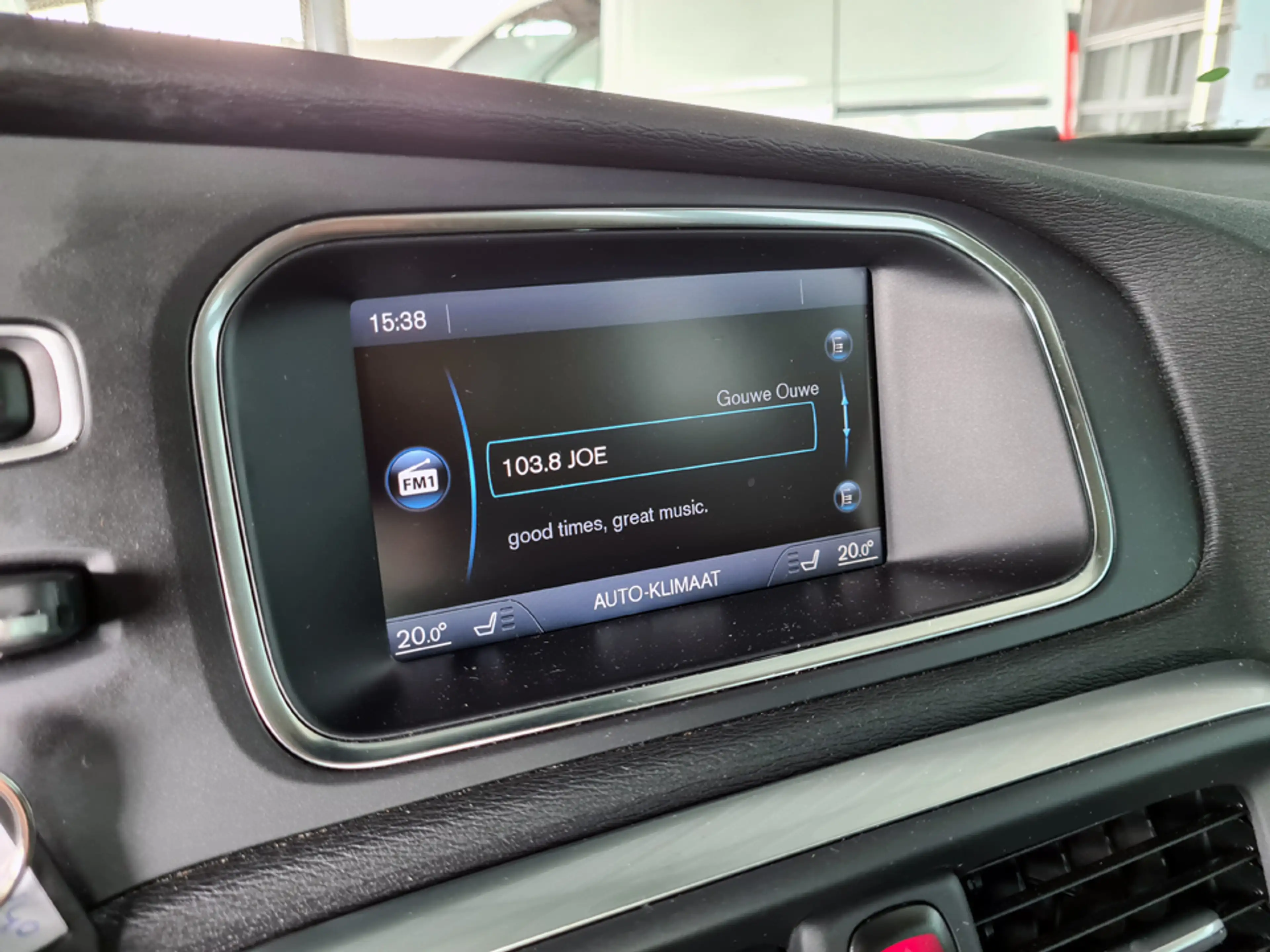 Volvo V40 1.6 T4 Momentum 180pk /Stoelverwarming/Bluetooth/p — photo 6