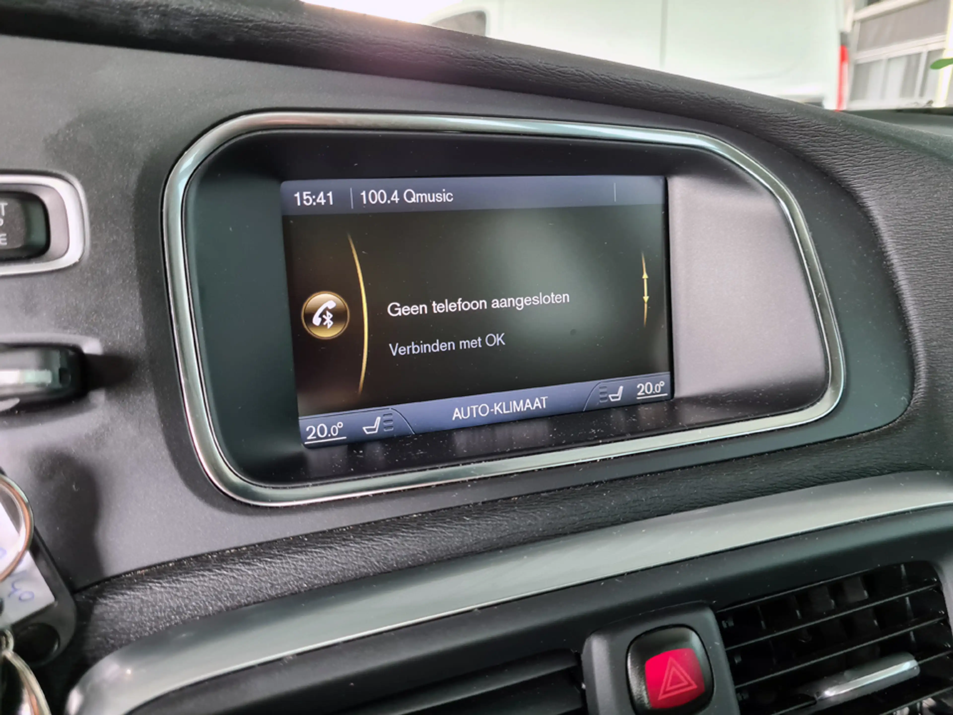 Volvo V40 1.6 T4 Momentum 180pk /Stoelverwarming/Bluetooth/p — photo 22