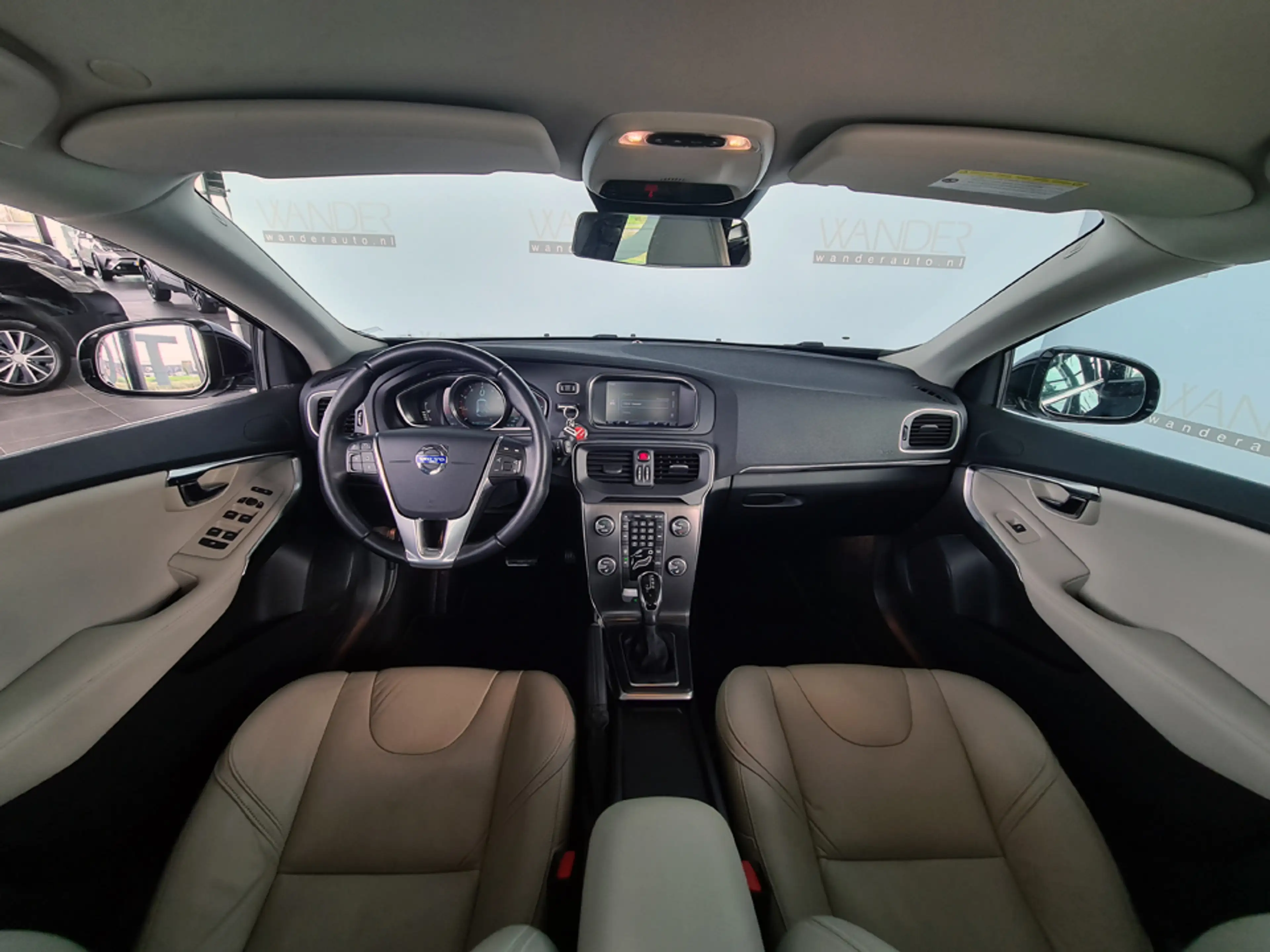 Volvo V40 1.6 T4 Momentum 180pk /Stoelverwarming/Bluetooth/p — photo 2