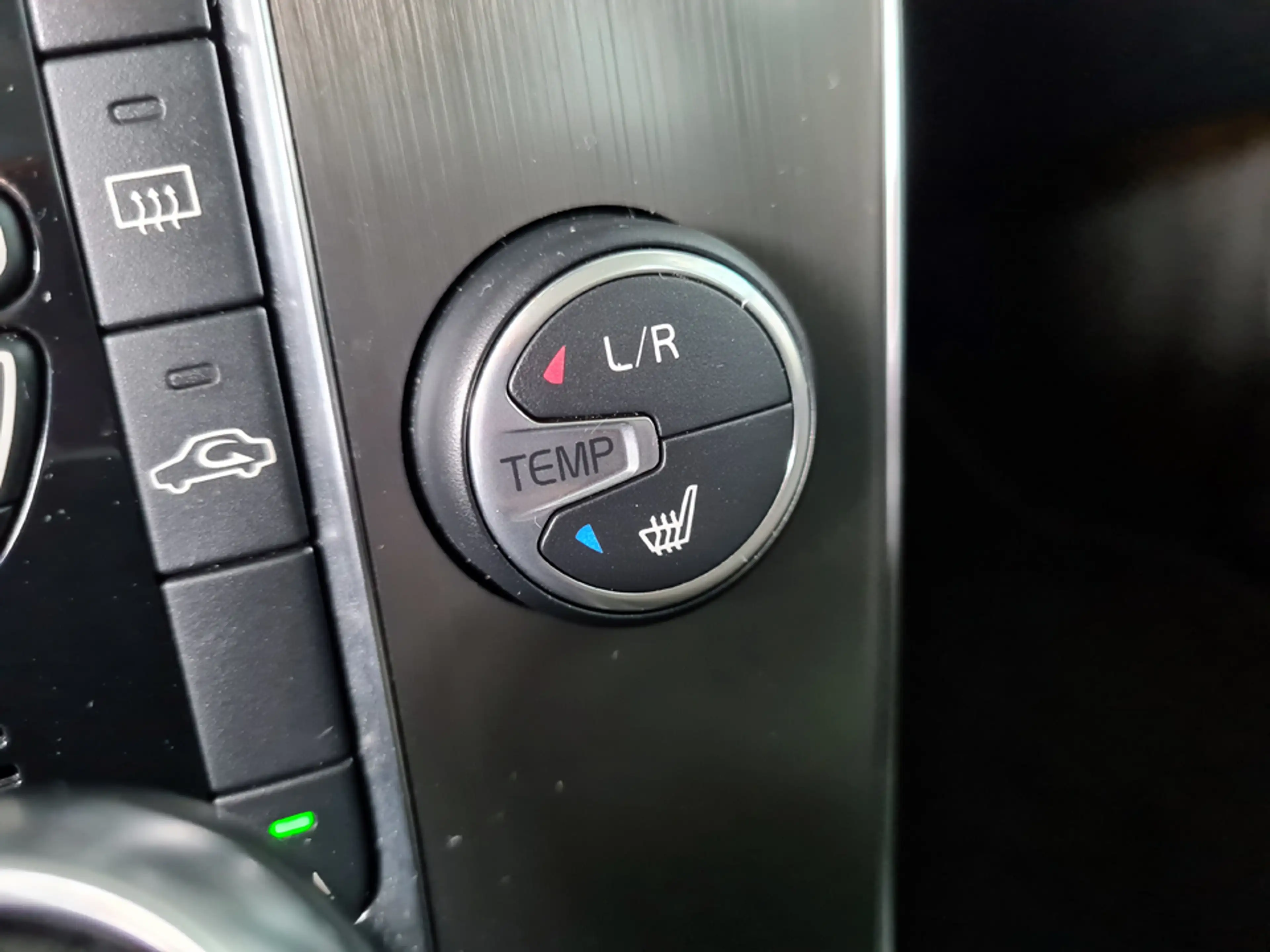 Volvo V40 1.6 T4 Momentum 180pk /Stoelverwarming/Bluetooth/p — photo 26