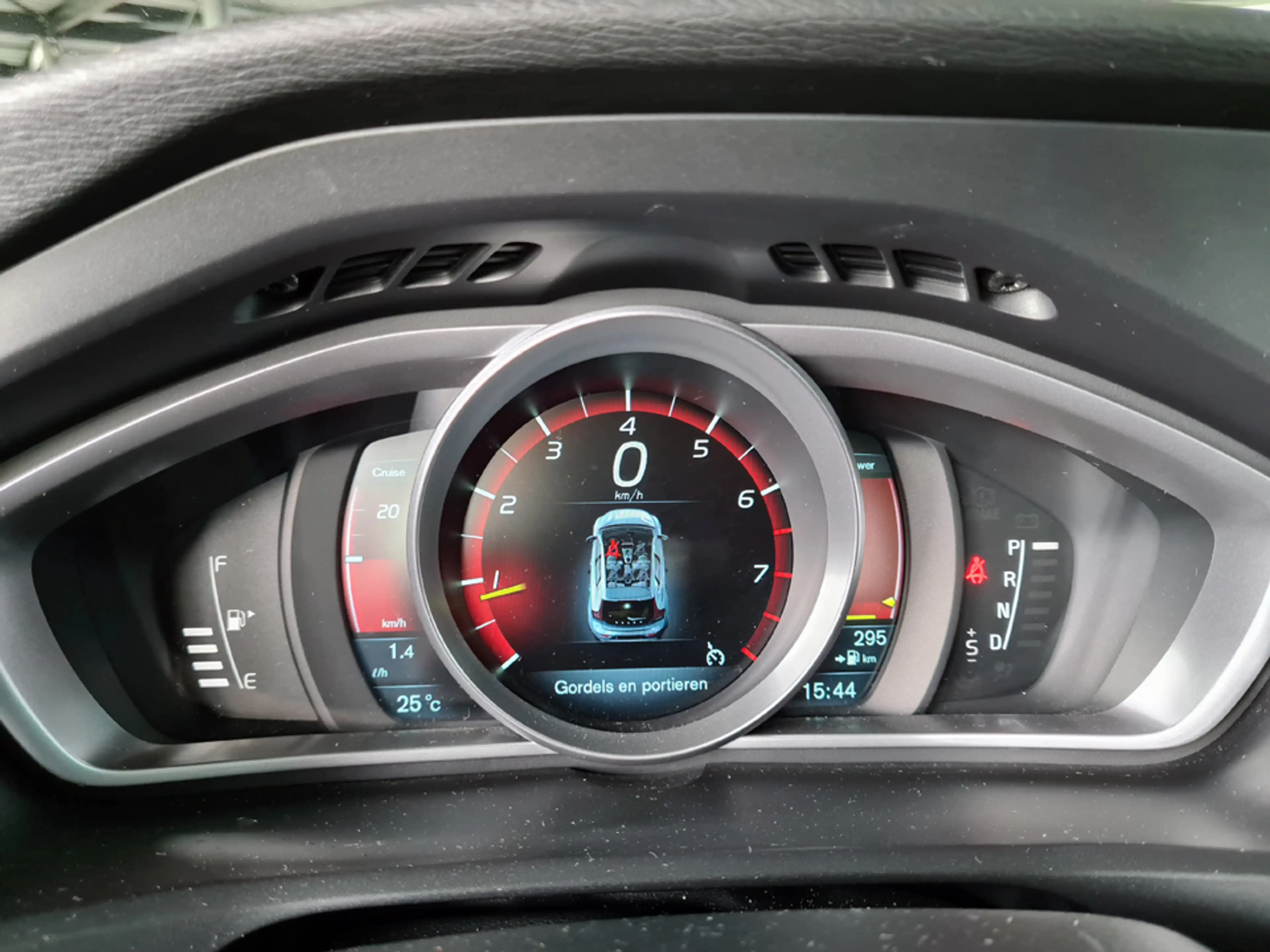 Volvo V40 1.6 T4 Momentum 180pk /Stoelverwarming/Bluetooth/p — photo 15
