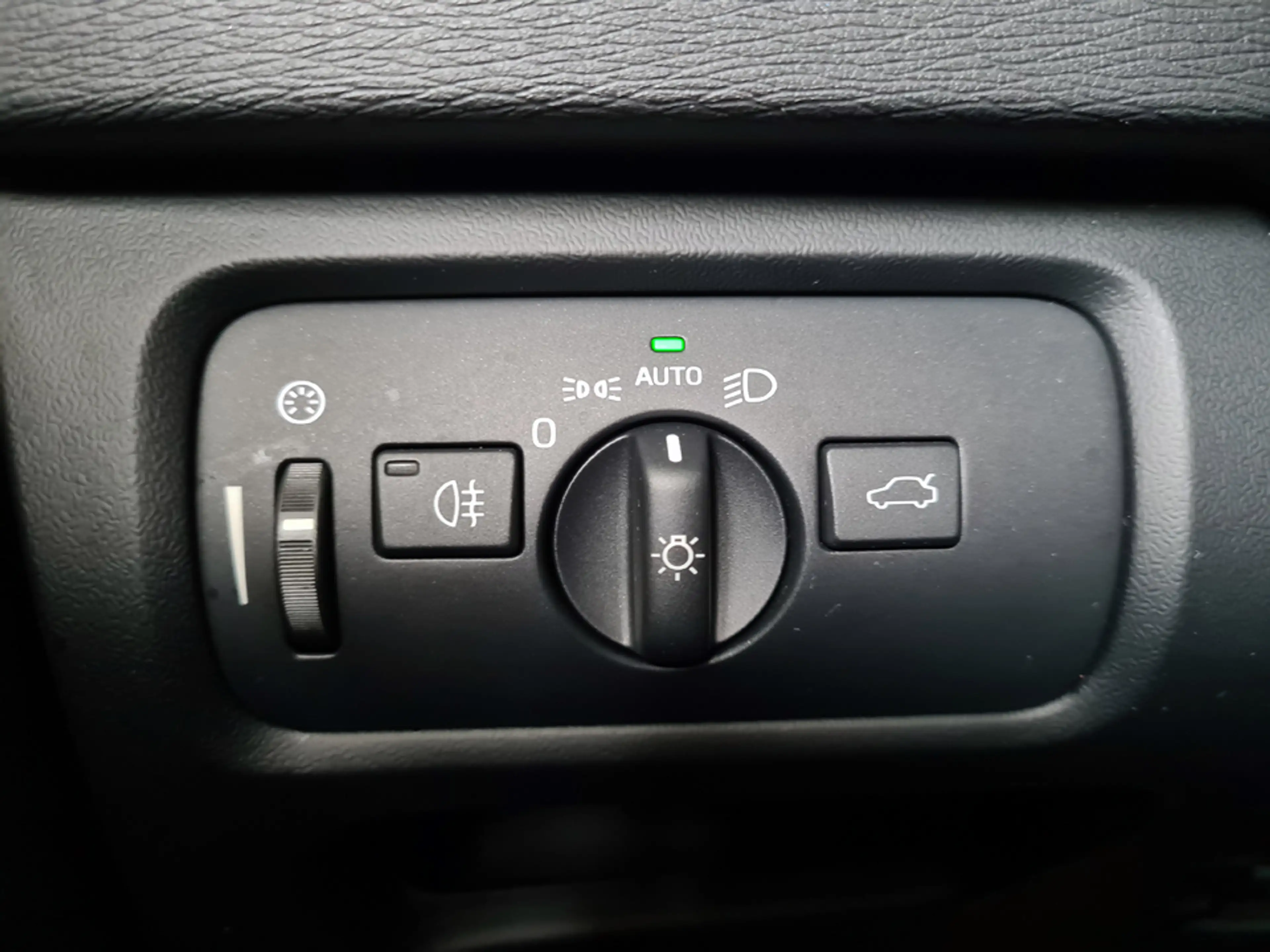 Volvo V40 1.6 T4 Momentum 180pk /Stoelverwarming/Bluetooth/p — photo 43