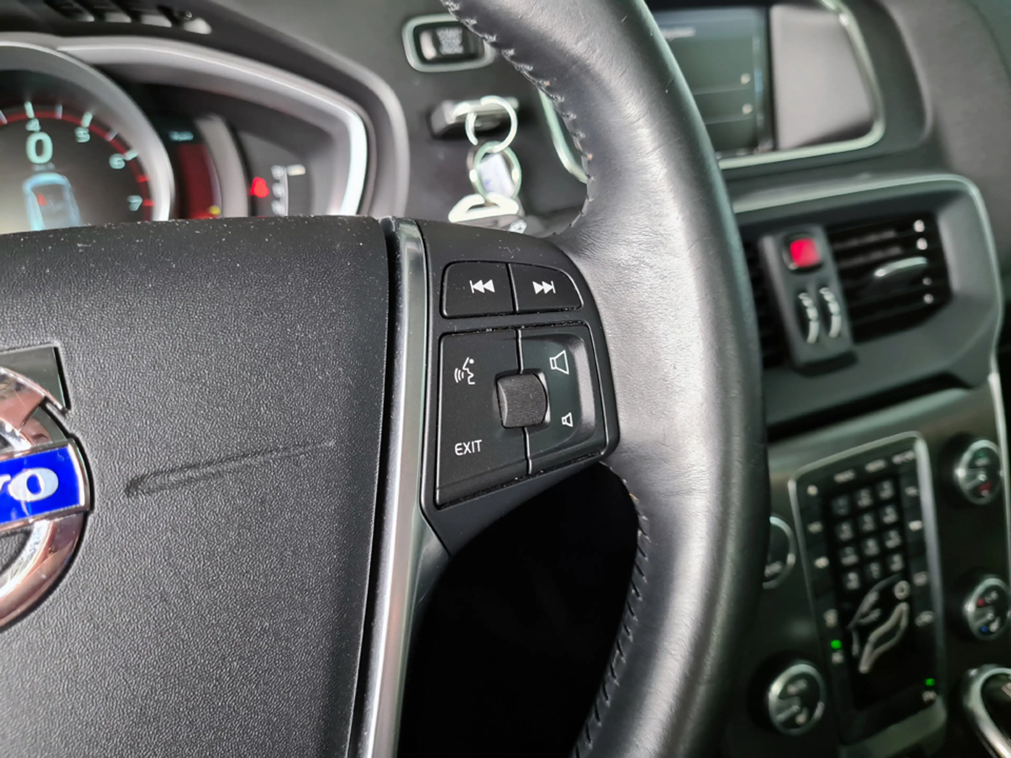 Volvo V40 1.6 T4 Momentum 180pk /Stoelverwarming/Bluetooth/p — photo 17