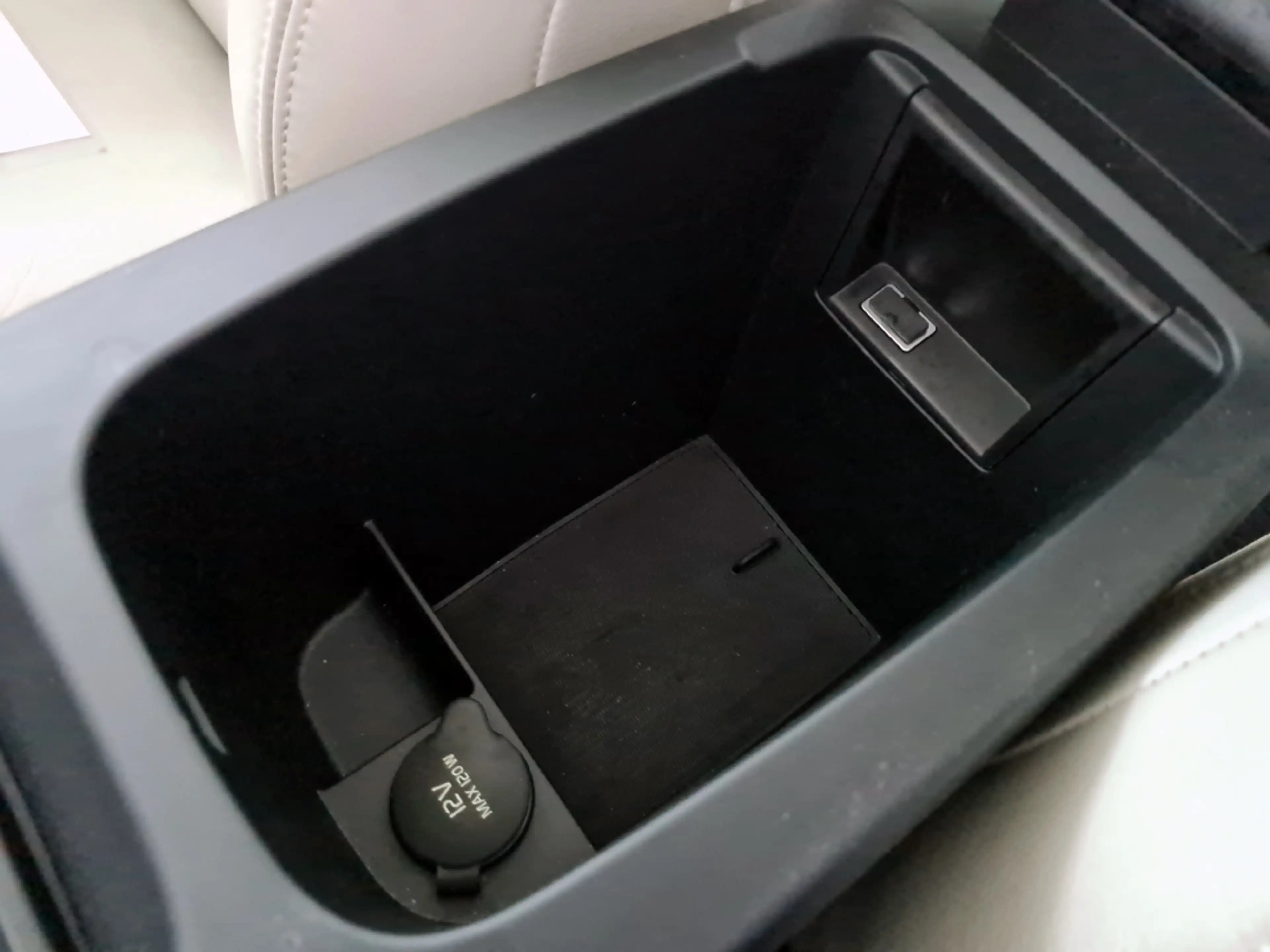 Volvo V40 1.6 T4 Momentum 180pk /Stoelverwarming/Bluetooth/p — photo 47