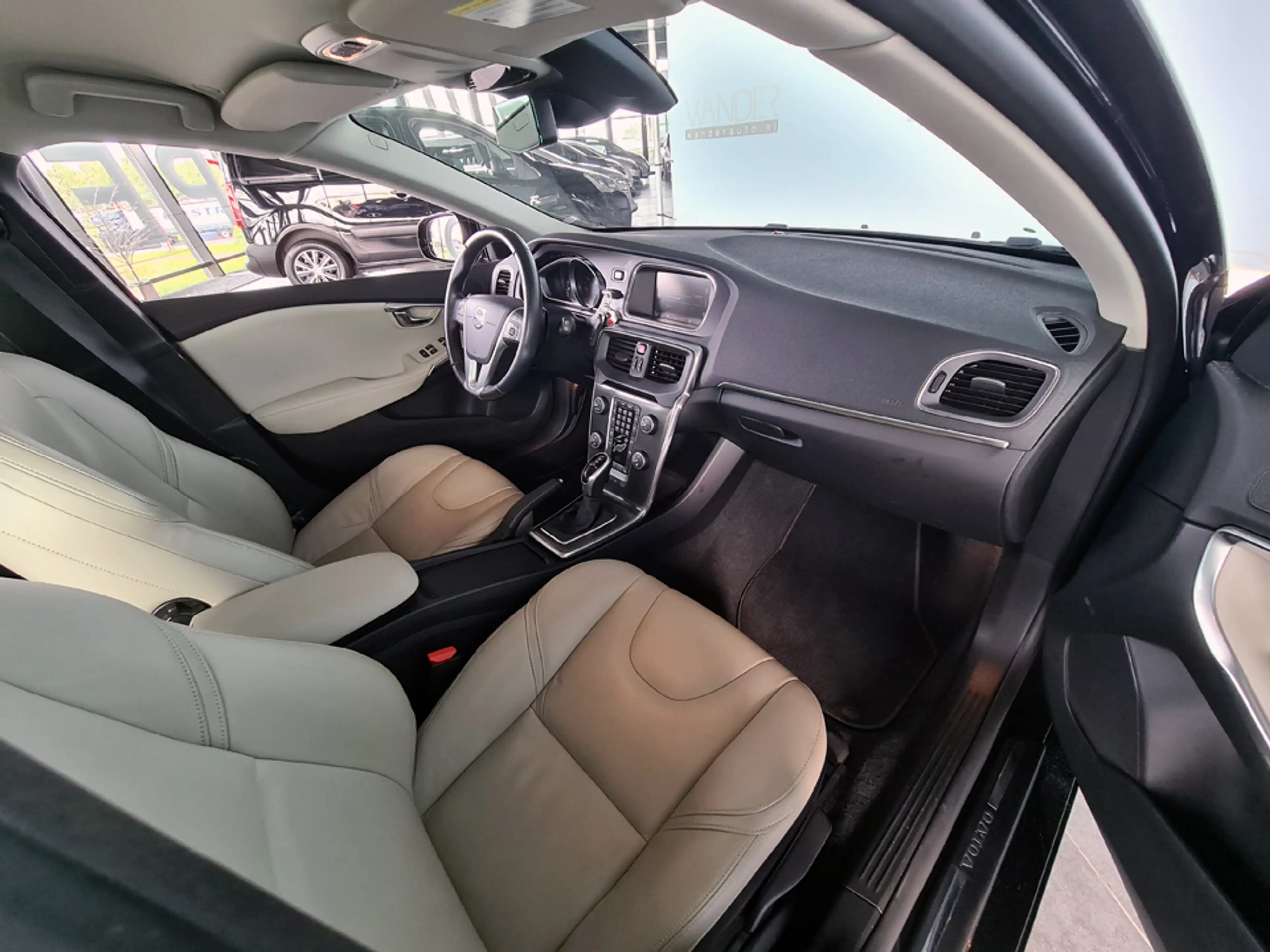 Volvo V40 1.6 T4 Momentum 180pk /Stoelverwarming/Bluetooth/p — photo 13