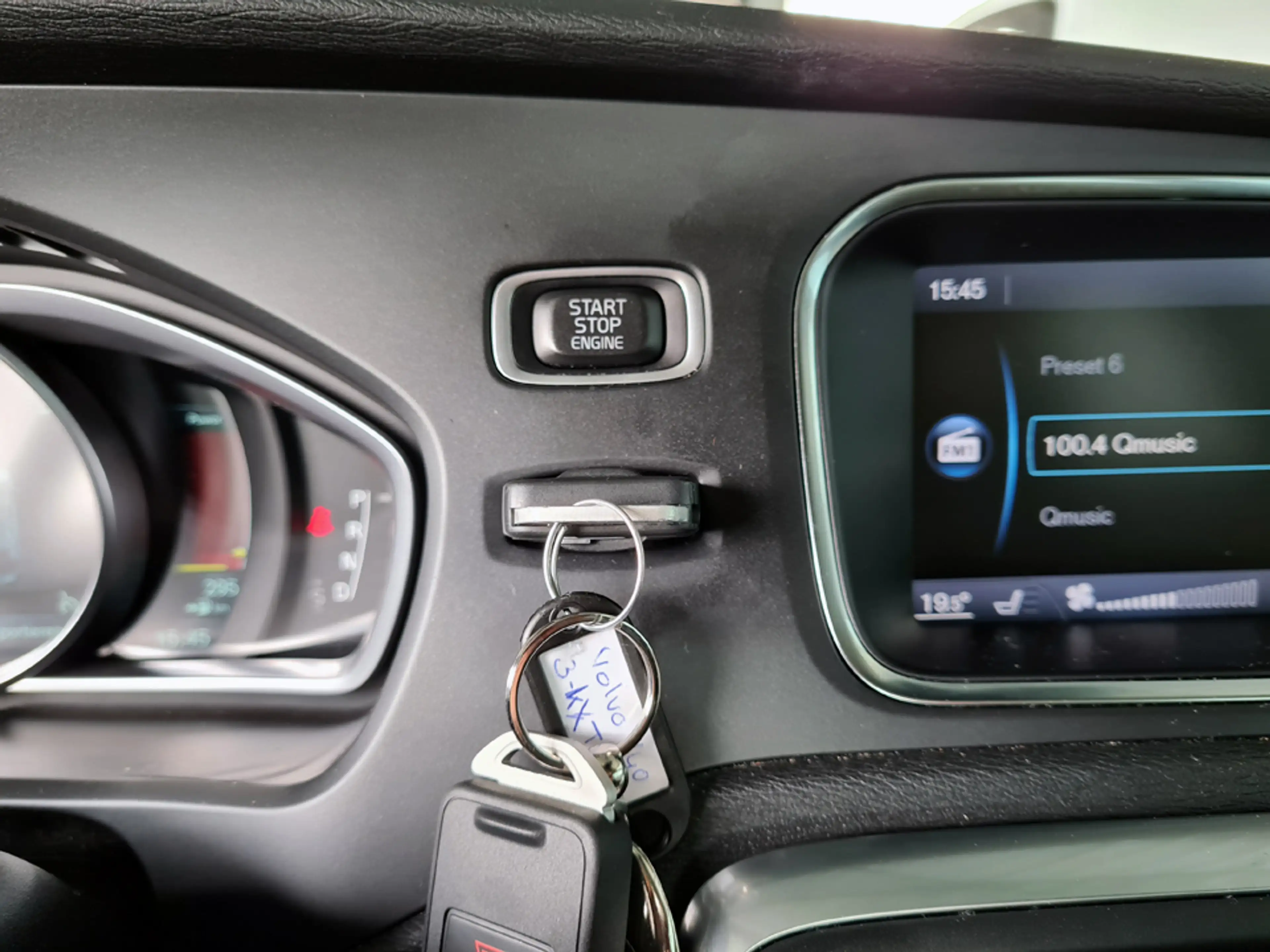 Volvo V40 1.6 T4 Momentum 180pk /Stoelverwarming/Bluetooth/p — photo 46