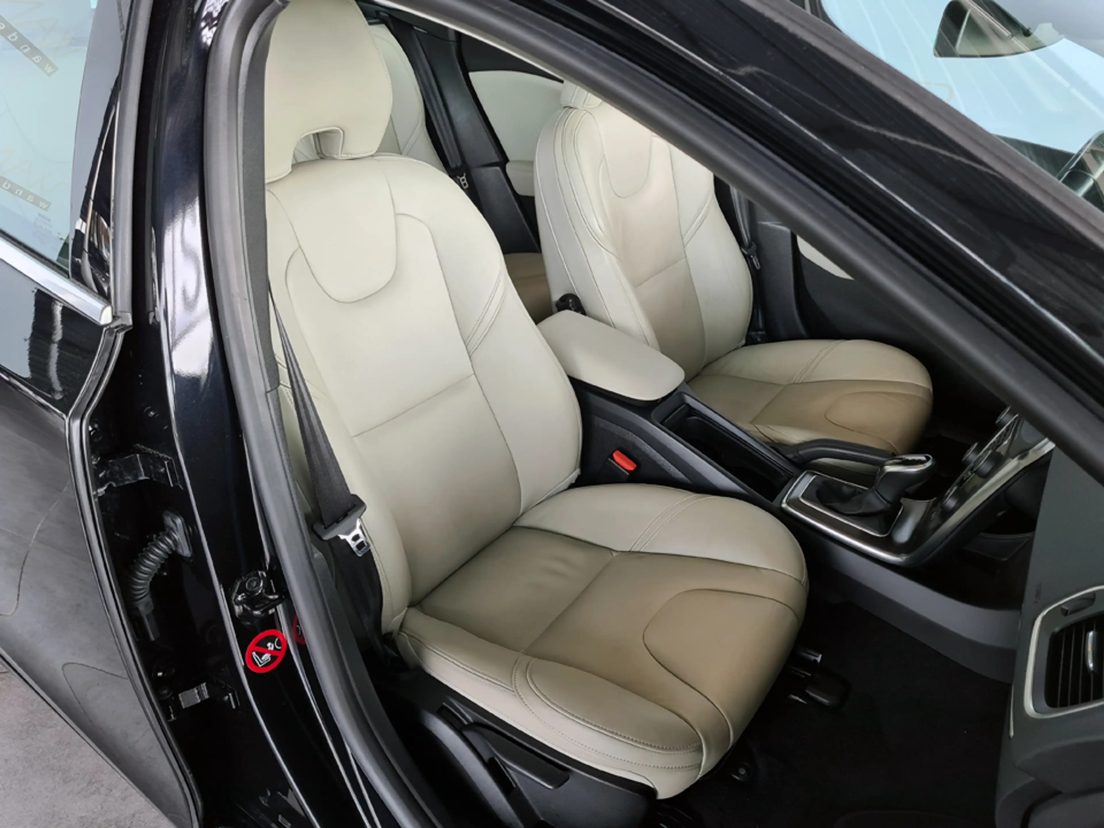 Volvo V40 1.6 T4 Momentum 180pk /Stoelverwarming/Bluetooth/p — photo 31