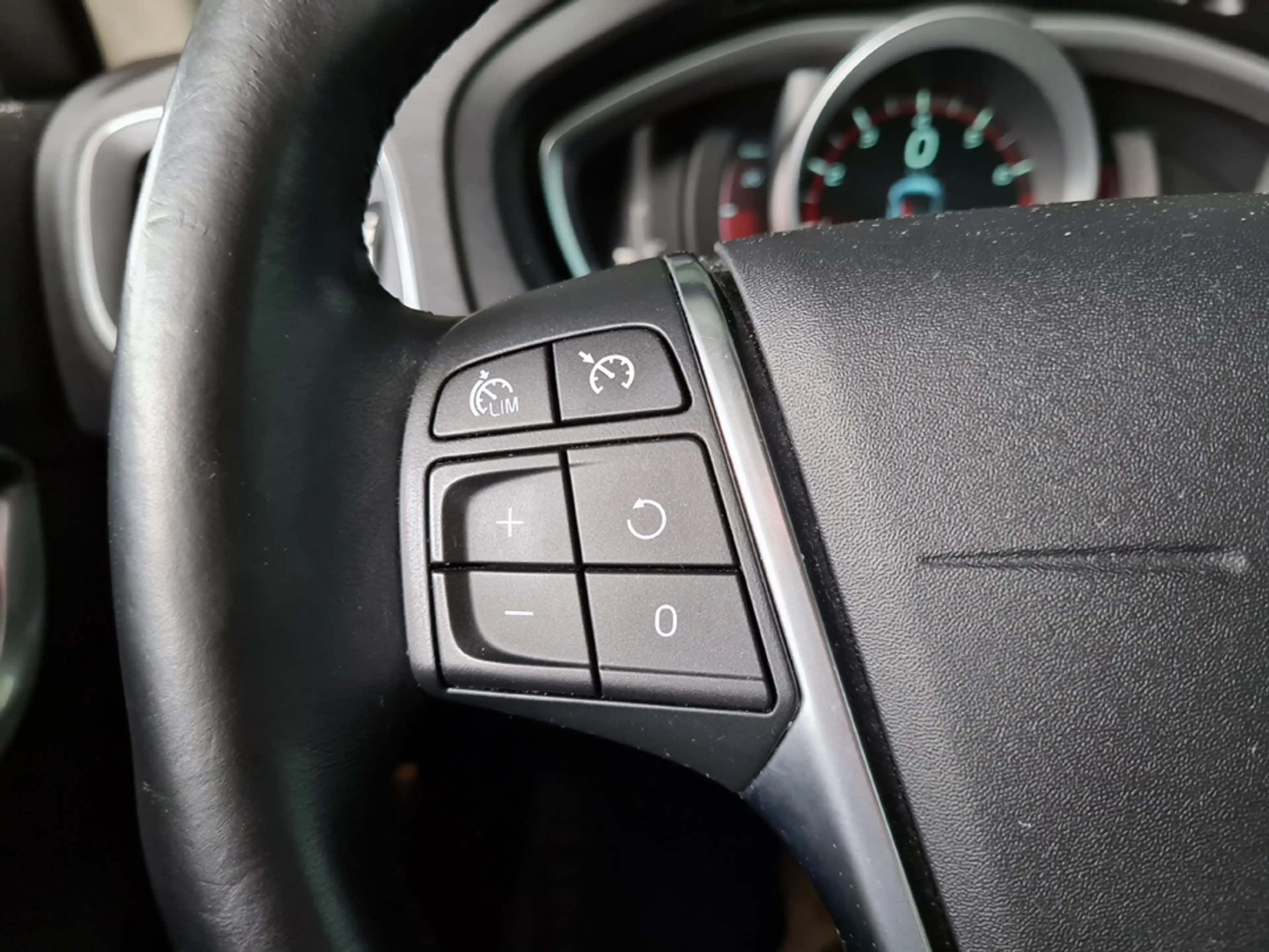 Volvo V40 1.6 T4 Momentum 180pk /Stoelverwarming/Bluetooth/p — photo 16