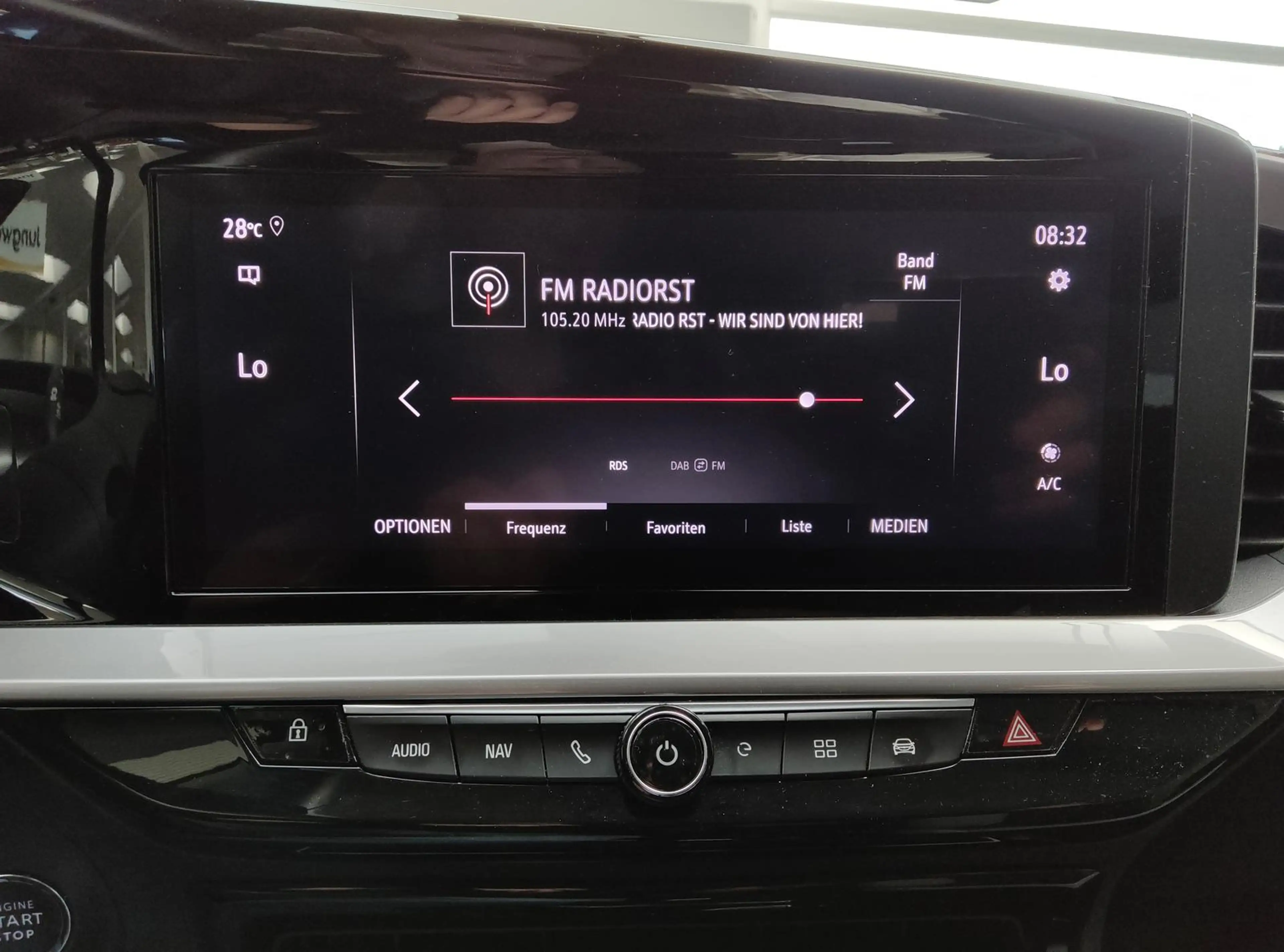 Opel Mokka-E Mokka e Elegance — photo 14
