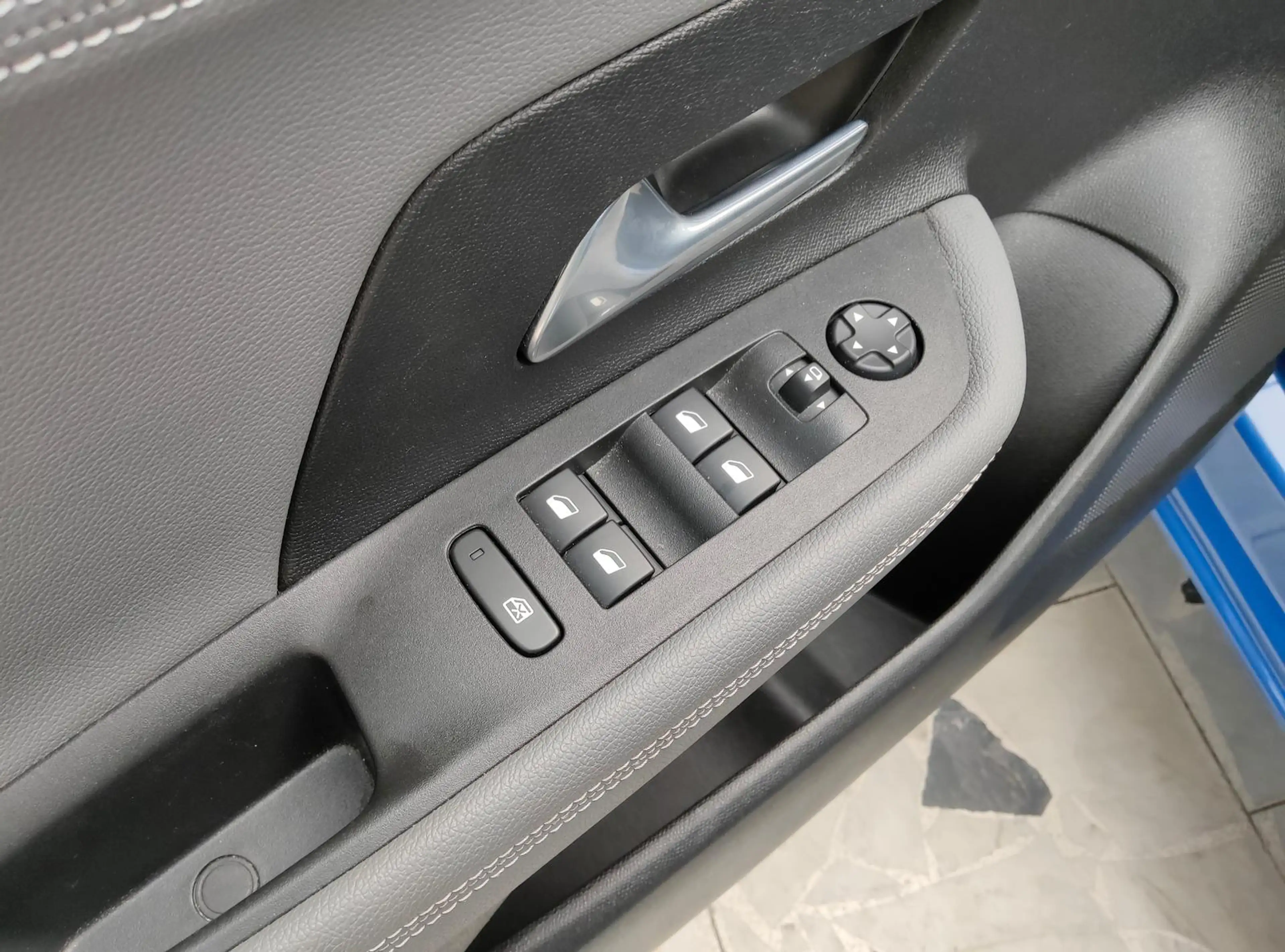 Opel Mokka-E Mokka e Elegance — photo 10
