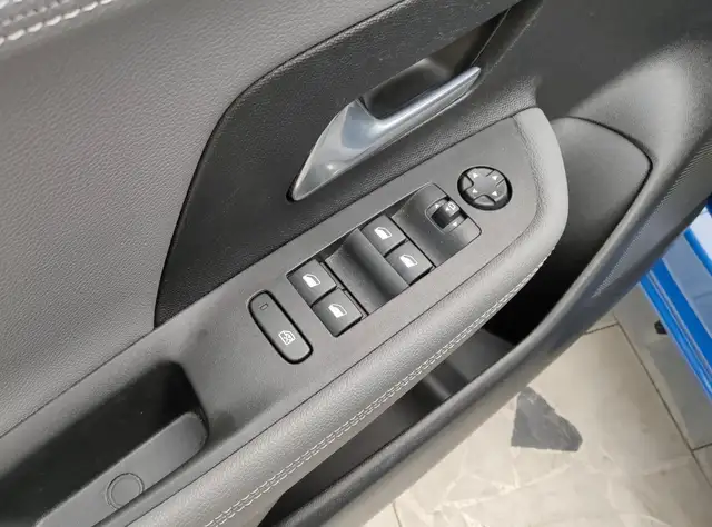Opel Mokka-E view 10