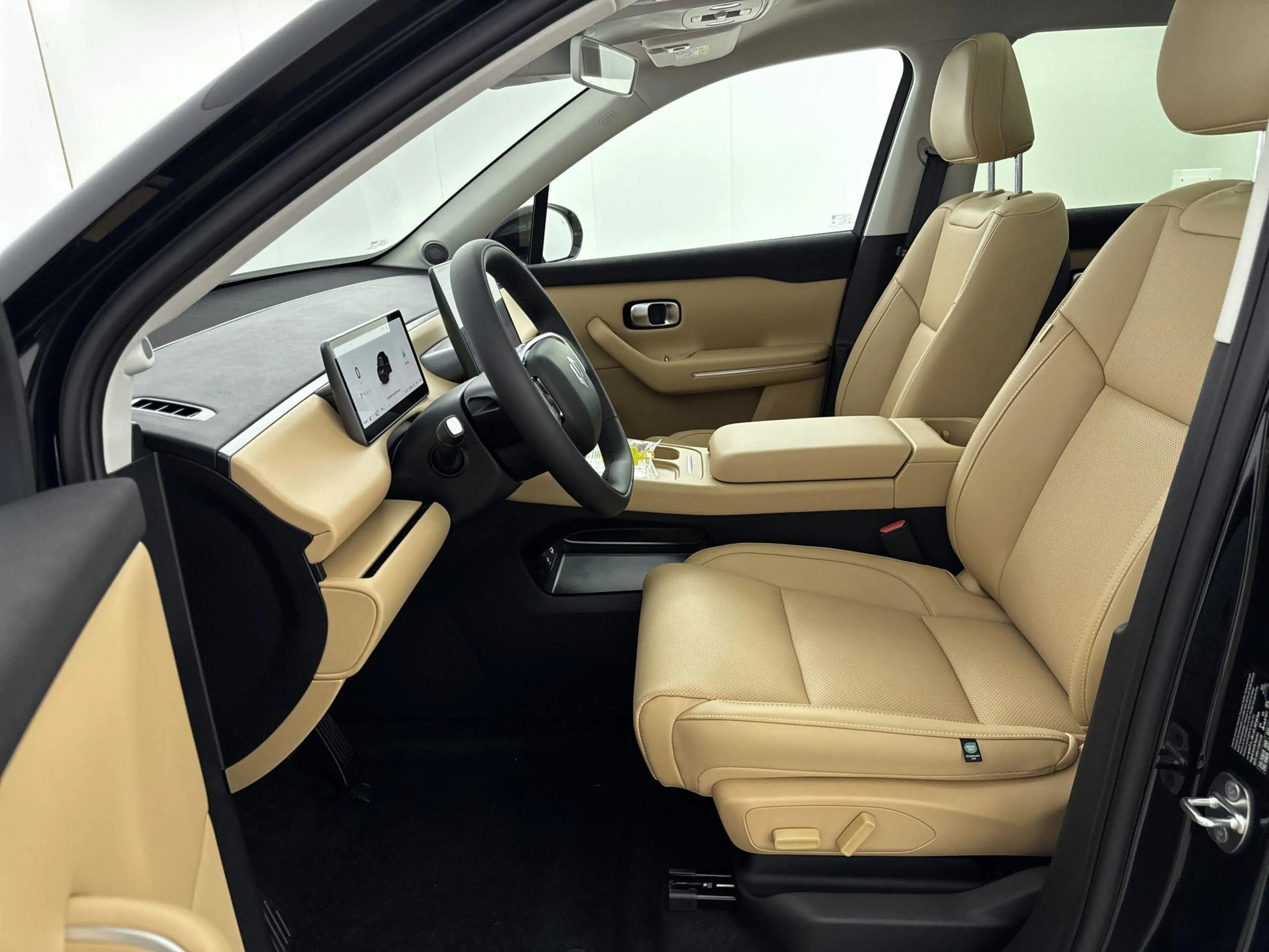 Leapmotor C10 Design REEV Plug-in Hybrid 215pk 28.4 kWh Automaat — photo 13