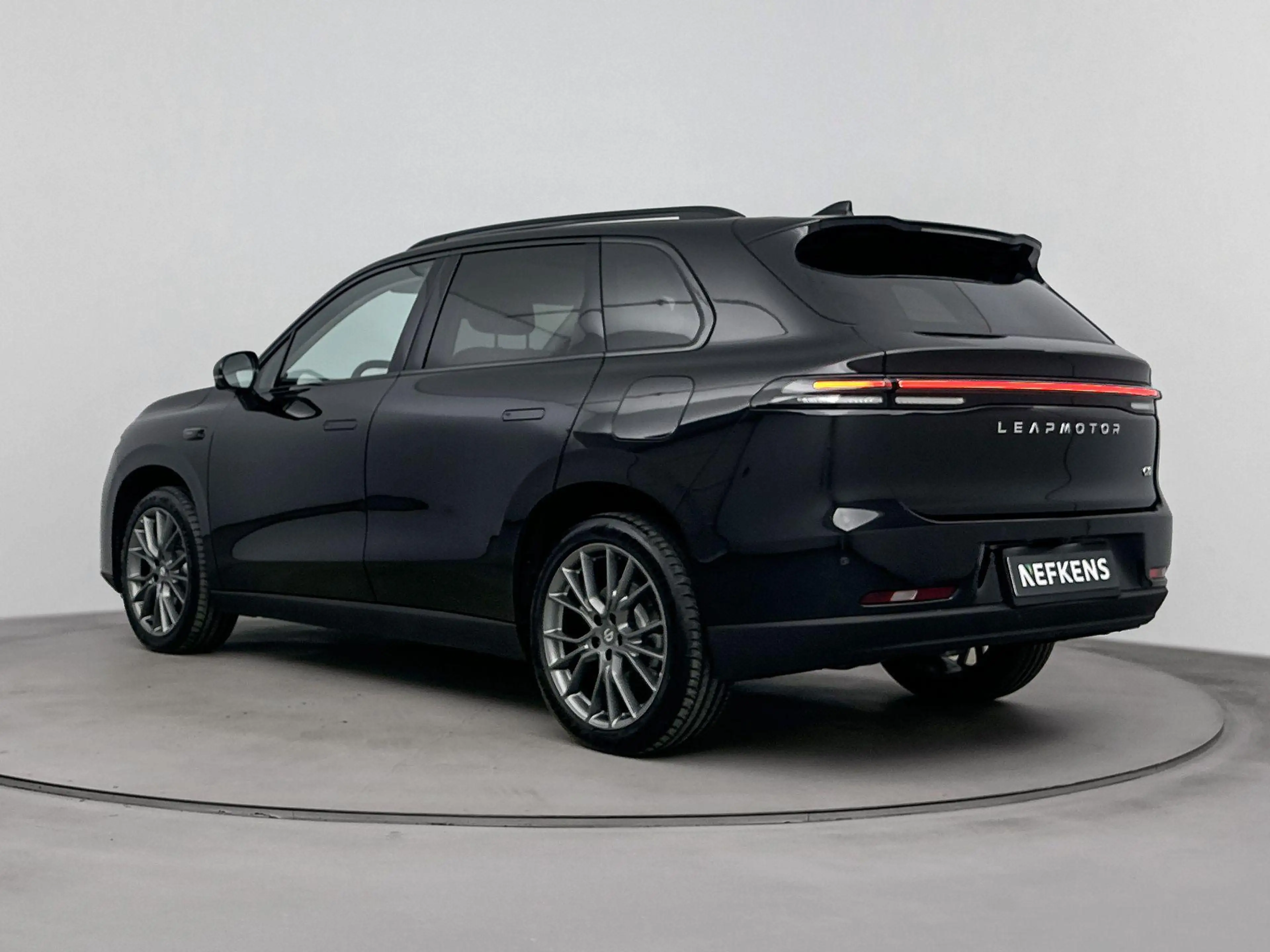 Leapmotor C10 Design REEV Plug-in Hybrid 215pk 28.4 kWh Automaat — photo 6
