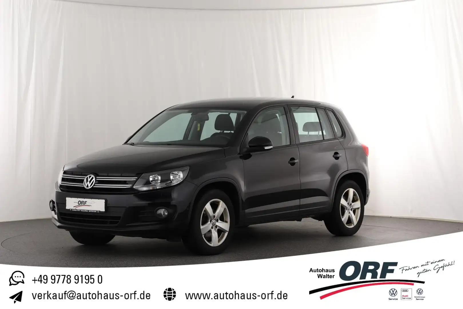 Volkswagen Tiguan 2.0 TDI Trend & Fun NAVI TEMPO SITZHZG PARKLENK AL Zwart - 1