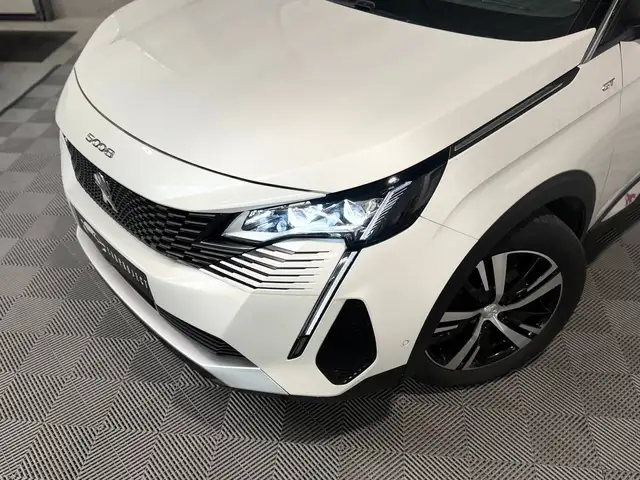 Peugeot 5008 view 5