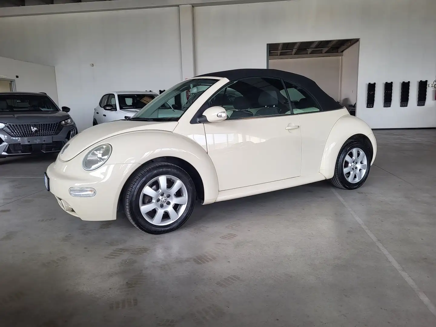 Volkswagen New Beetle Cabrio 1.4 Beige - 1