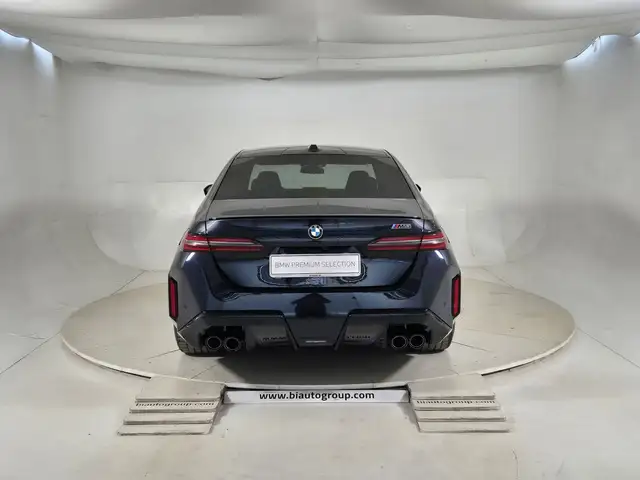 BMW M5 view 4