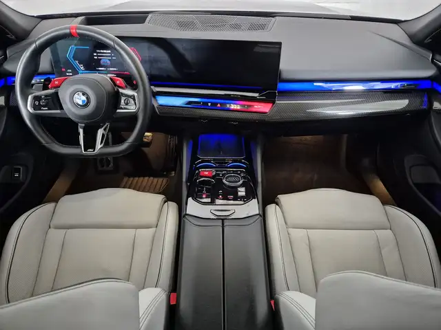 BMW M5 view 9