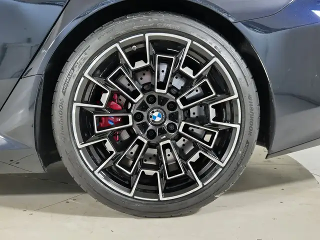 BMW M5 view 14