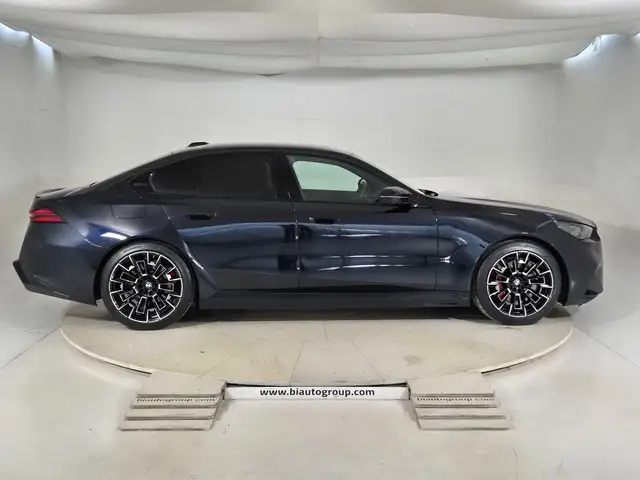 BMW M5 view 6