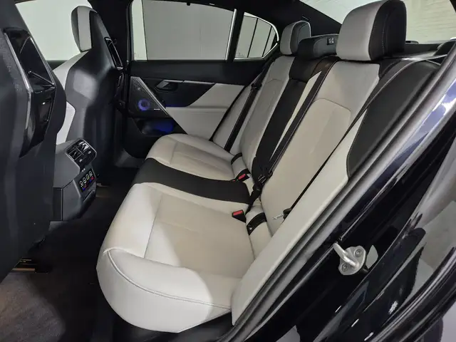 BMW M5 view 8