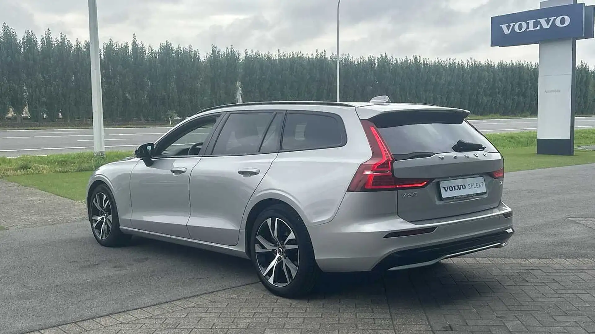 Volvo V60 Plus Dark B4 Mild hybride | Leder | Adapt Cruise P Plateado - 2