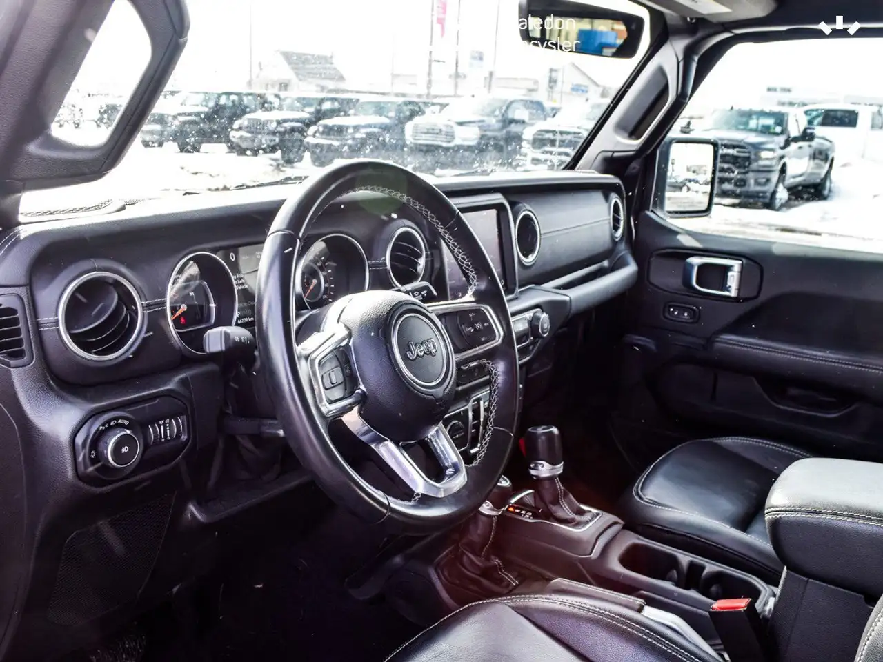 Jeep Wrangler снимка Jeep Wrangler