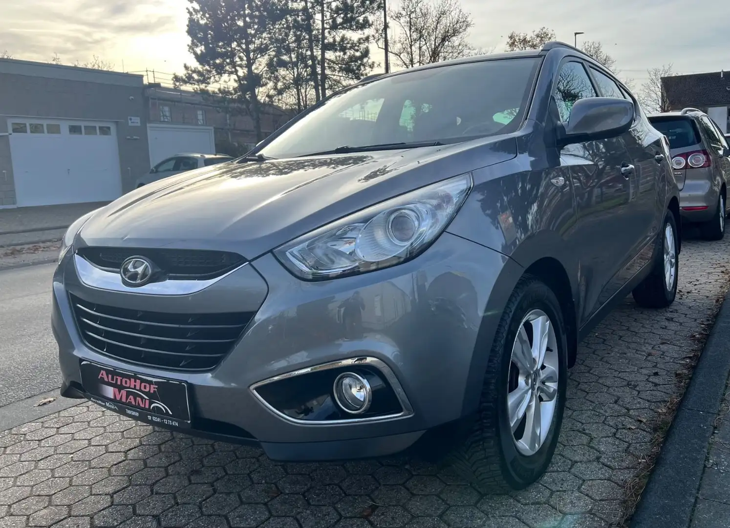 Hyundai iX35 Comfort 2WD/TÜV Neu/Klima/Sitzheizung Grau - 1