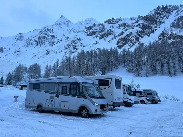 Carthago Chic E-Line 51 QB Ansicht 28