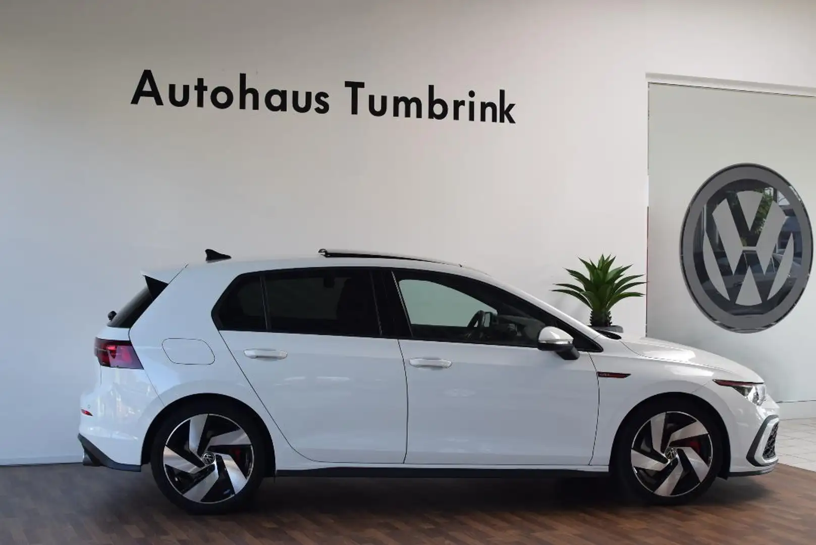 Volkswagen Golf GTI DSG Navi Pano AHK Kamera Matrix Weiß - 2