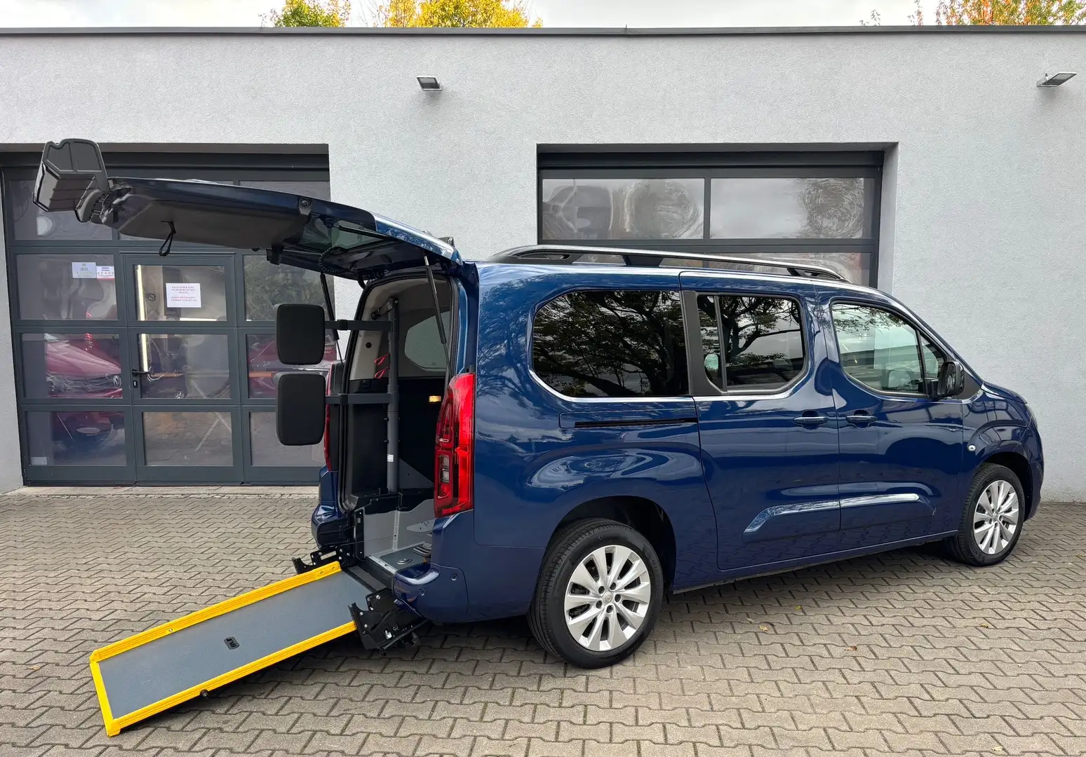Opel Combo Seilwinde Behindertengerecht Rollstuhlrampe 5+ Blau - 1