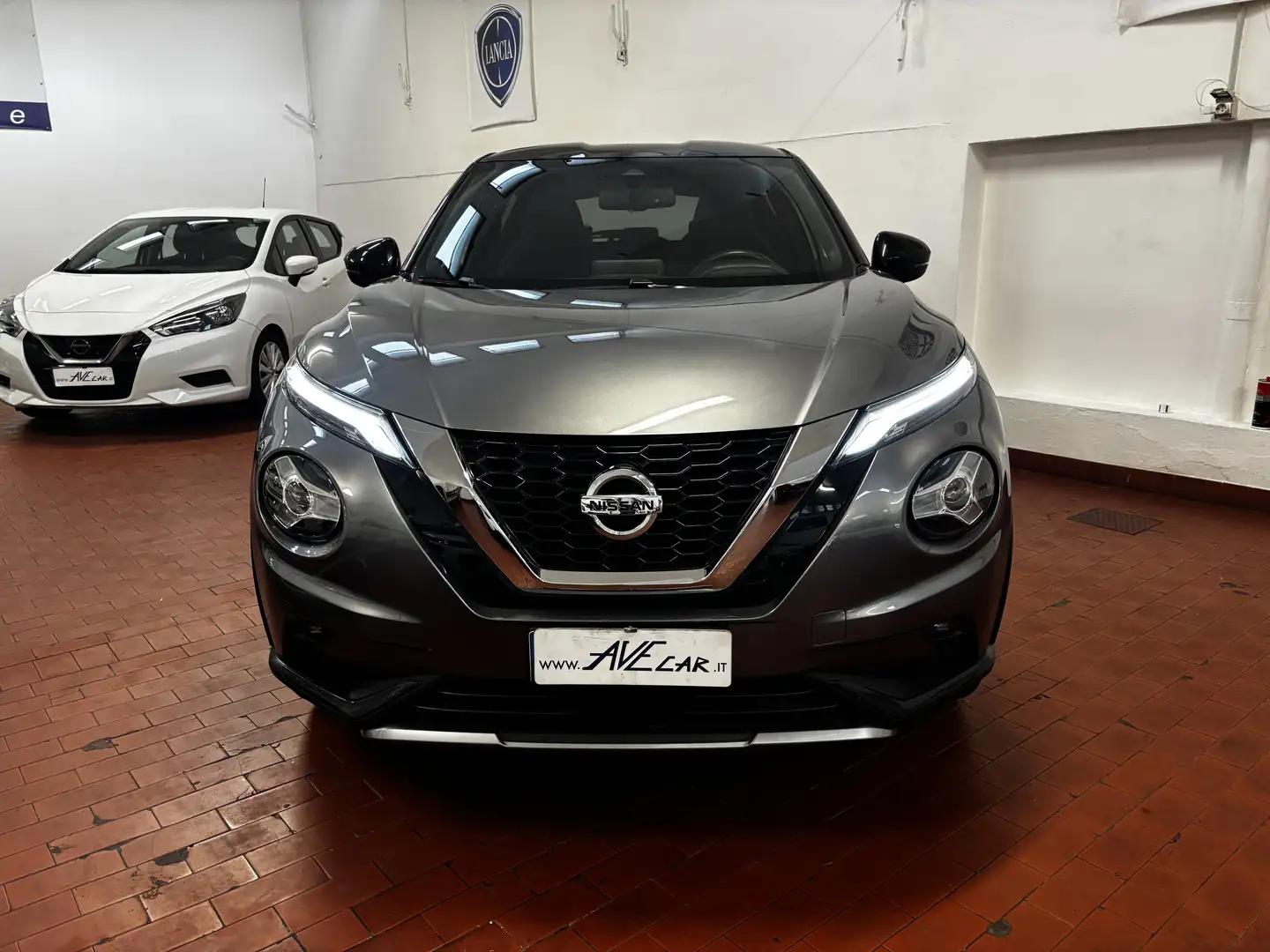 Nissan Juke 1.0 dig-t N-Design 117cv AUTOMATIC OK NEOPATENTATI Gris - 1