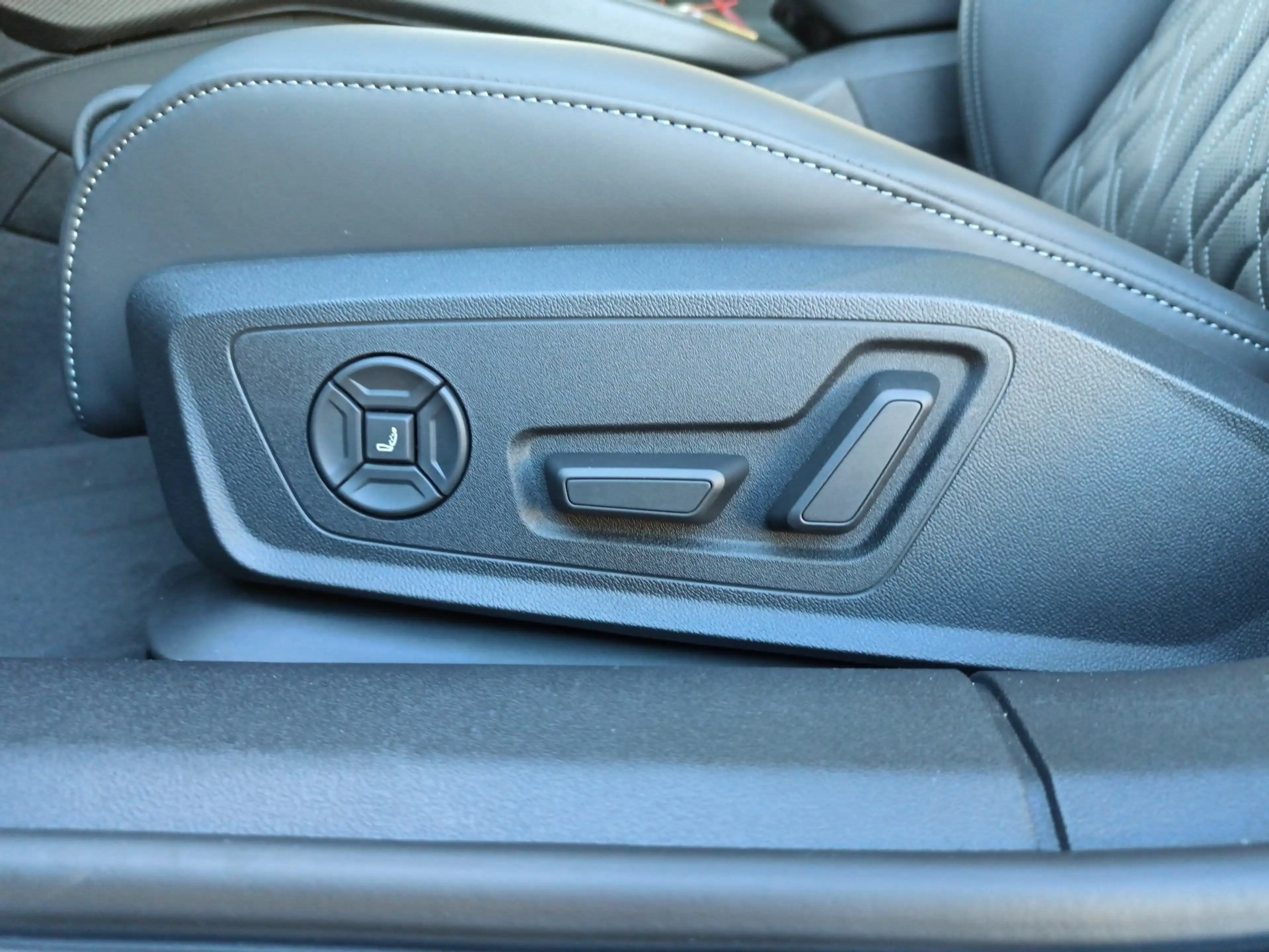 Audi A6 allroad e-hybrid quattro S-Tronic HeadUp Massage Pano Digi — photo 10
