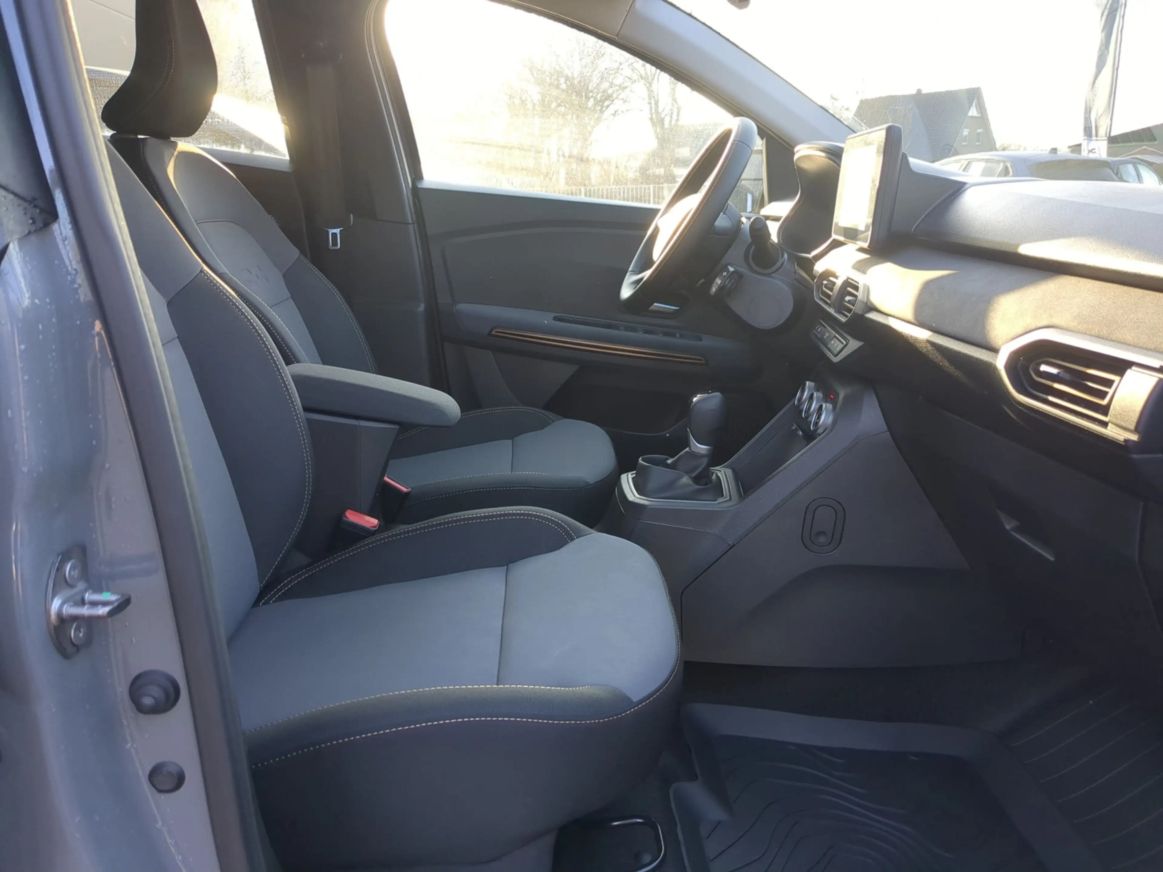 Dacia Jogger Hybrid 140 Extreme+ 5-S SHZ+RFK+LED — photo 7