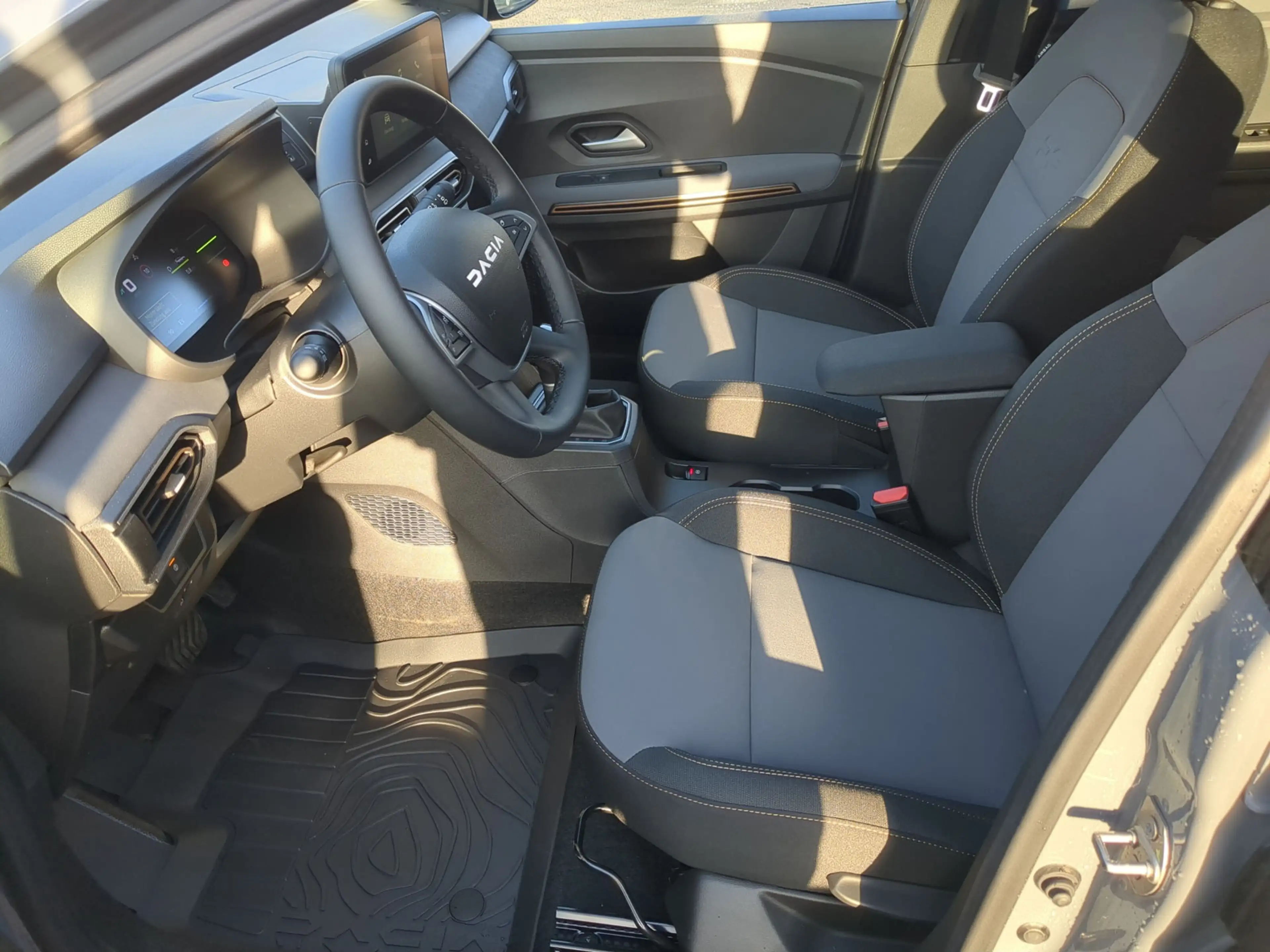 Dacia Jogger Hybrid 140 Extreme+ 5-S SHZ+RFK+LED — photo 4