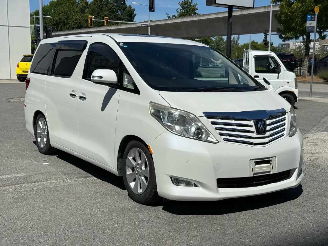Toyota Alphard fotografie Toyota Alphard
