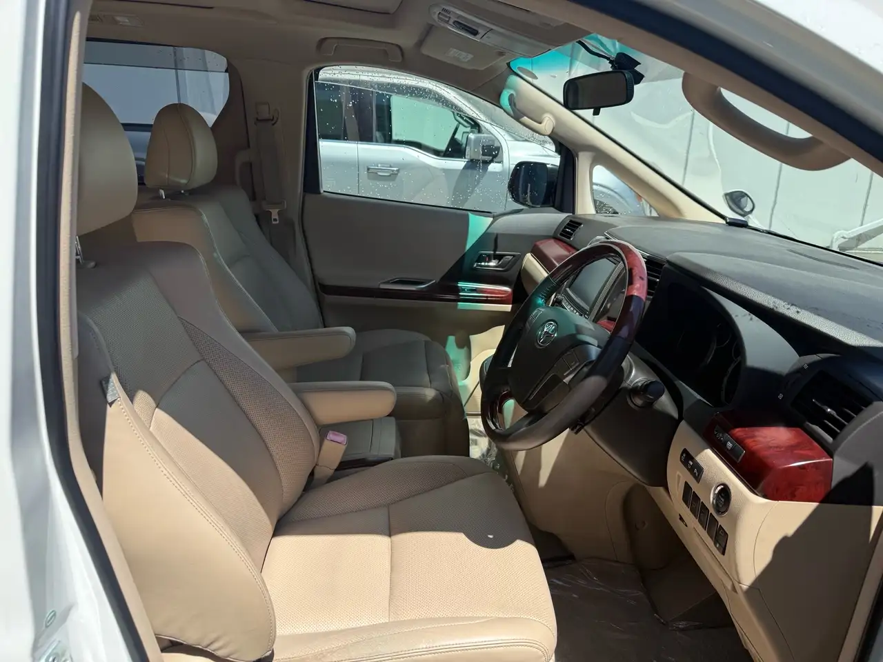 Toyota Alphard fotografie Toyota Alphard