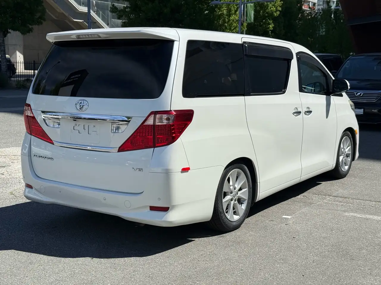 Toyota Alphard fotografie Toyota Alphard