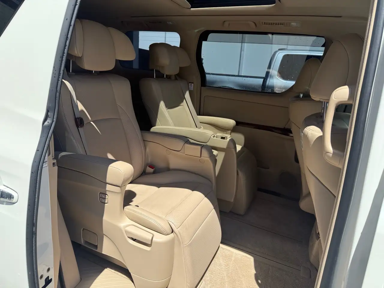 Toyota Alphard fotografie Toyota Alphard