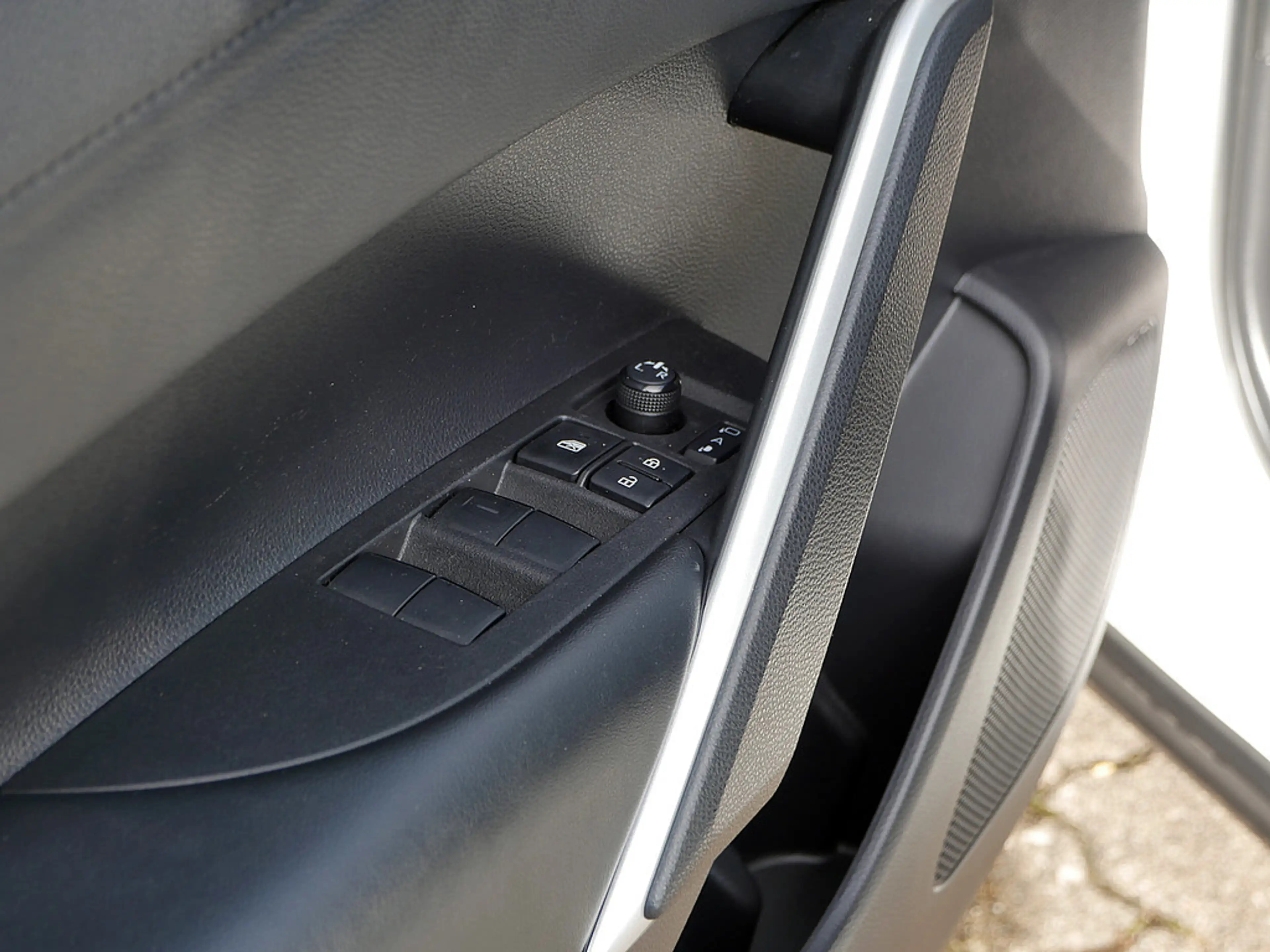 Toyota Corolla Cross 2.0 Hybrid KAMERA NAVI ACC LED — photo 13