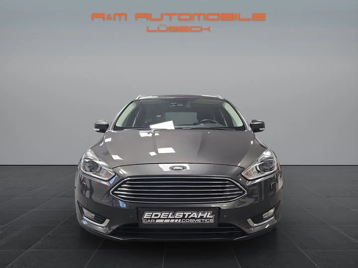 Ford Focus Titanium , Zahnriemen Service und TÜV NEU! Grau - 2