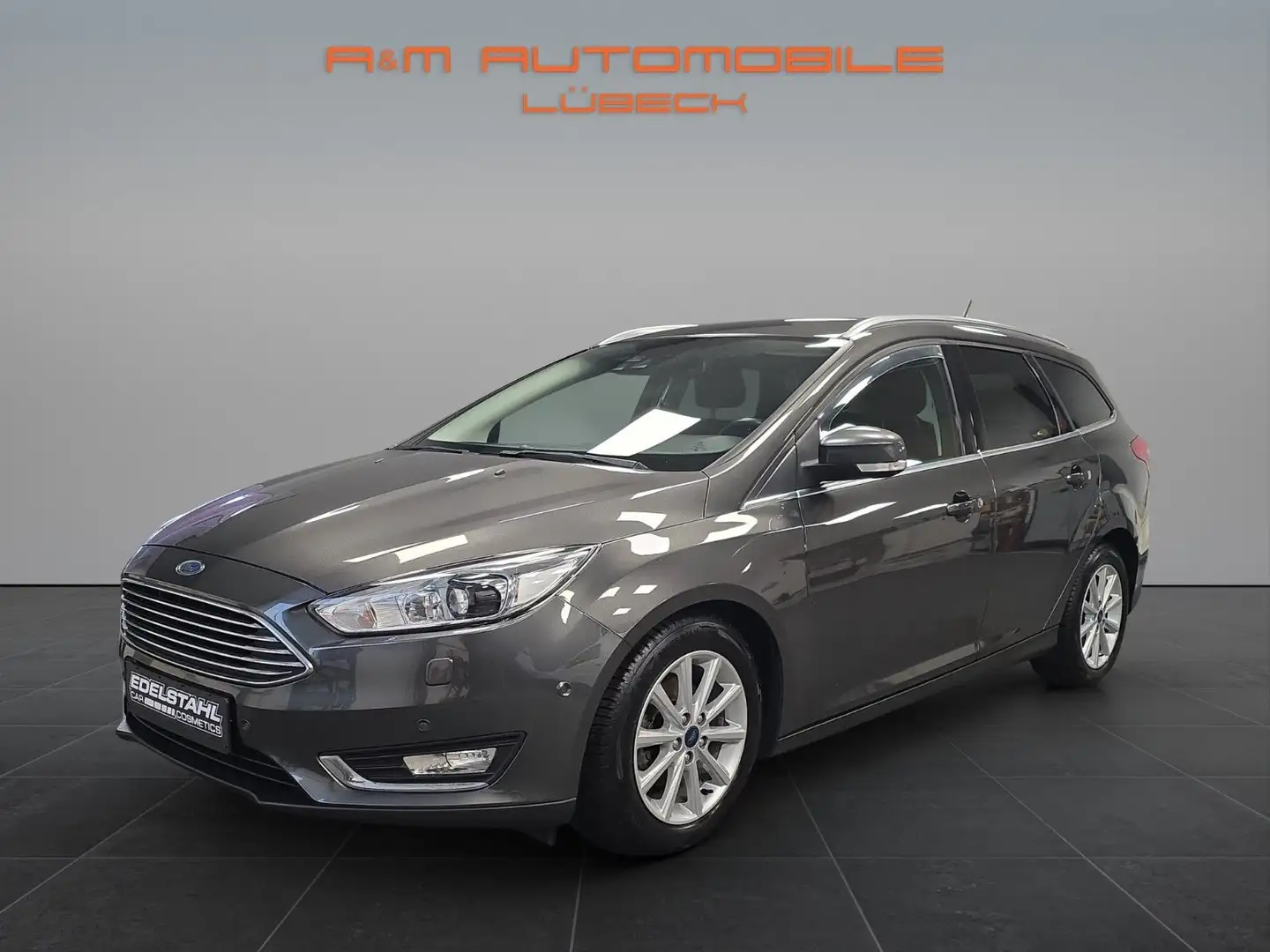 Ford Focus Titanium , Zahnriemen Service und TÜV NEU! Grau - 1